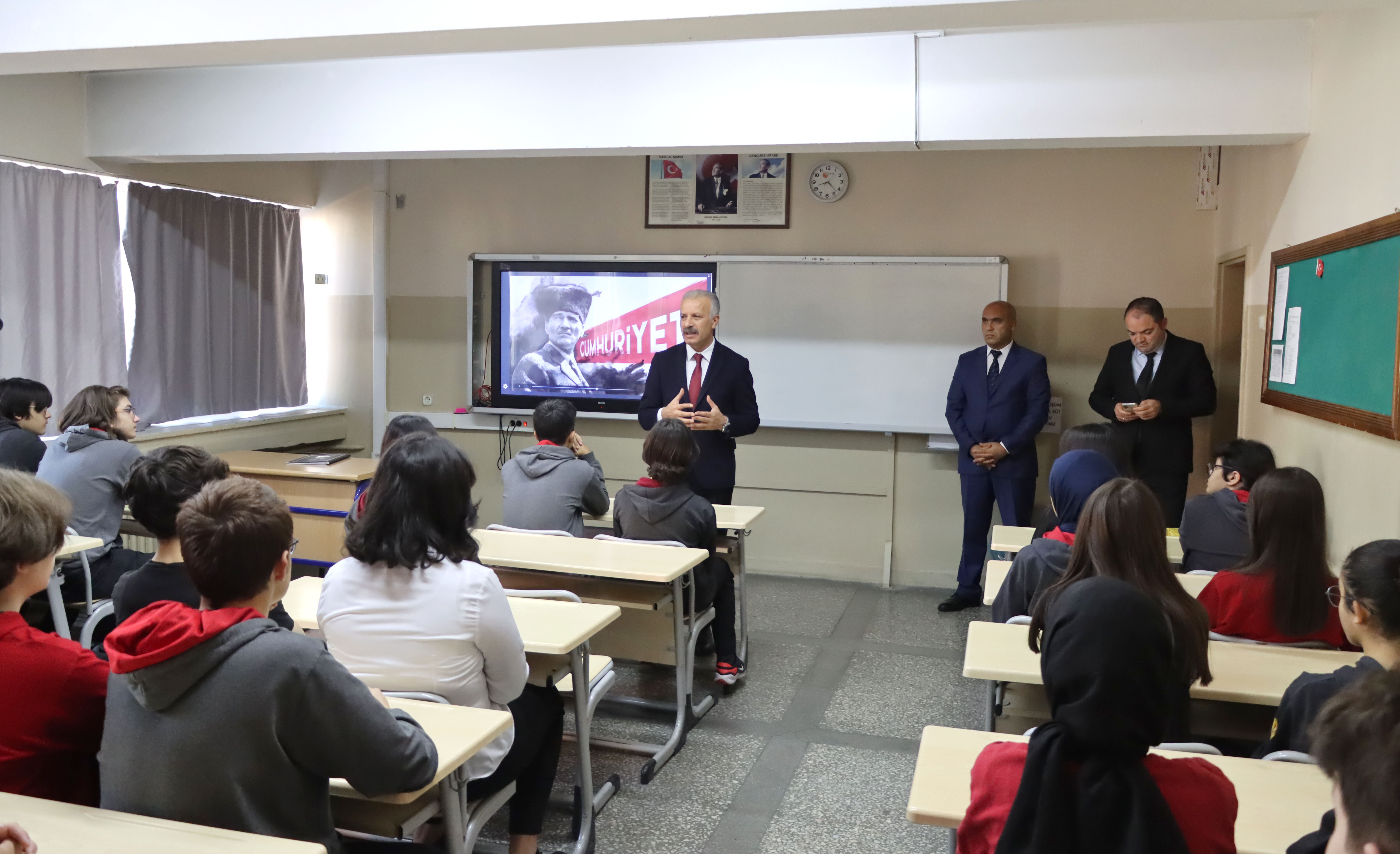 Sivas’ta Cumhuriyet Haftasının ilk dersi, “Dersimiz Cumhuriyete Doğru” filmiyle başladı