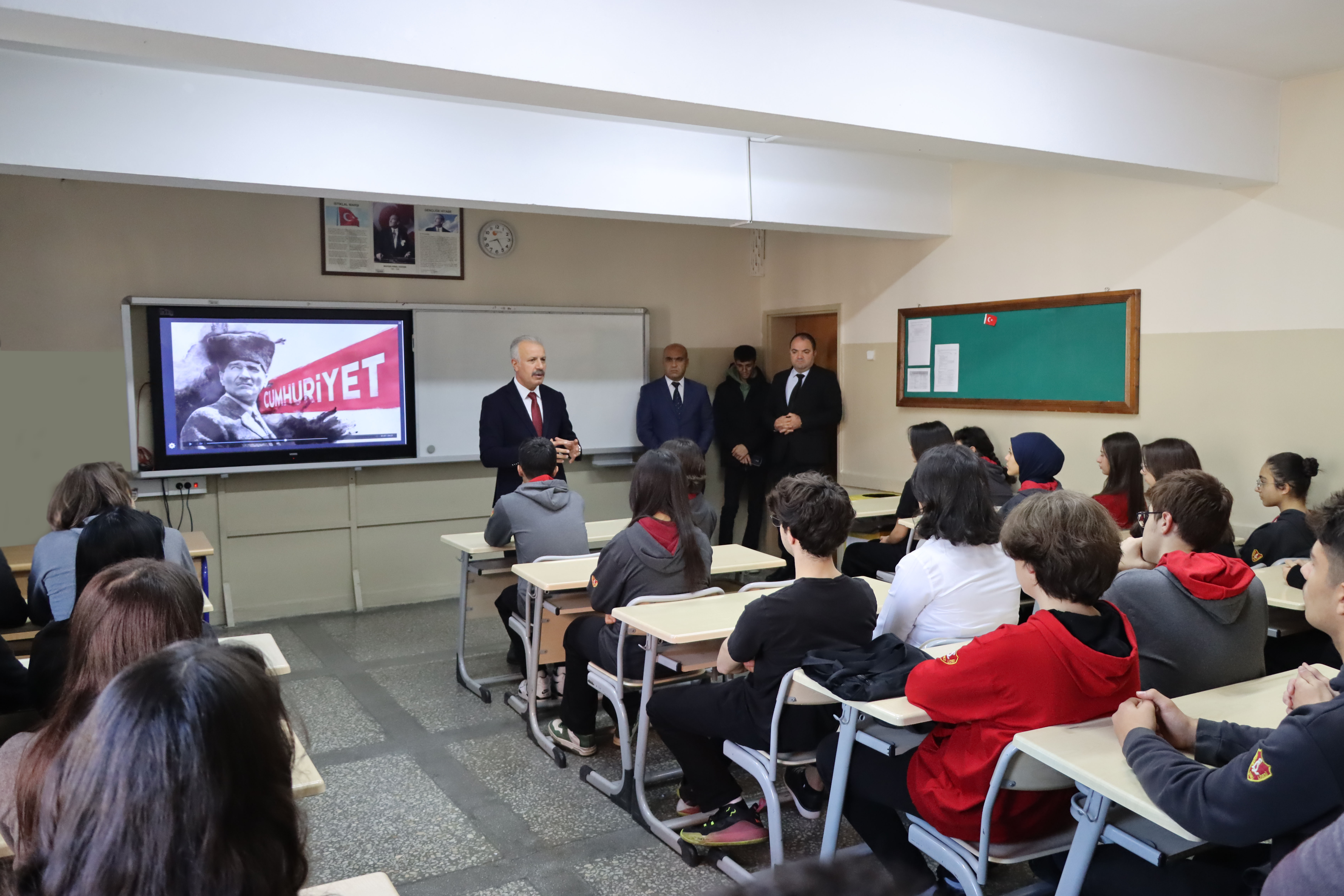 Sivas’ta Cumhuriyet Haftasının ilk dersi, “Dersimiz Cumhuriyete Doğru” filmiyle başladı