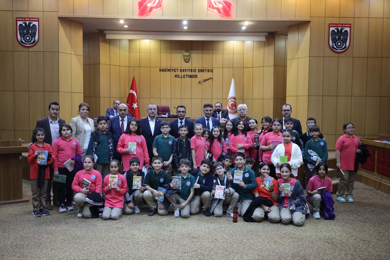 İl Genel Meclisi, Mevlana Vali Zübeyir Kemelek Ortaokulu Öğrencilerini Ağırladı İl Genel Meclisi, Mevlana Vali Zübeyir Kemelek Ortaokulu Öğrencilerini Ağırladı