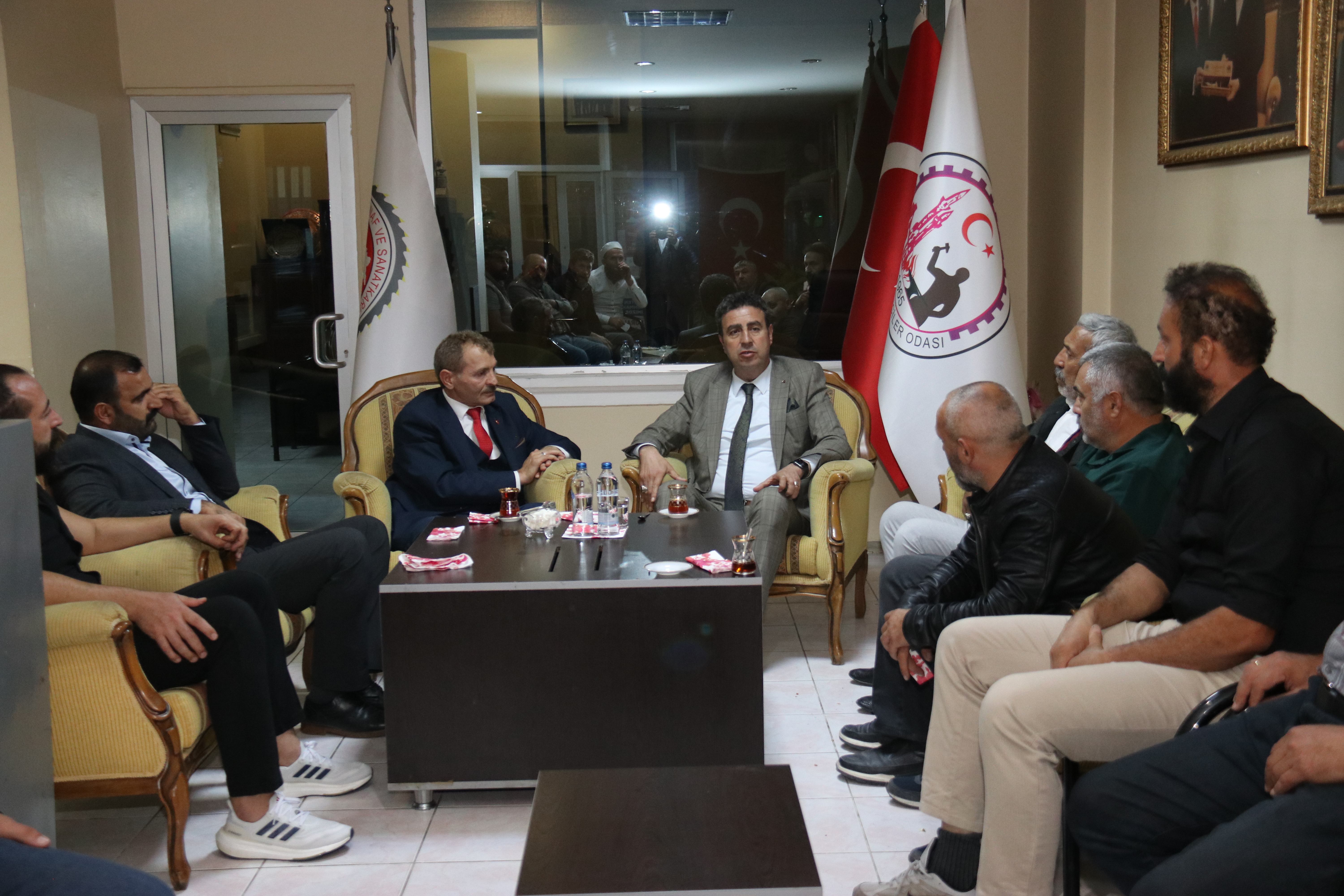 BAŞKAN DEMİRGİL, DEMİRCİLER ODASI YÖNETİM TOPLANTISINA KATILDI