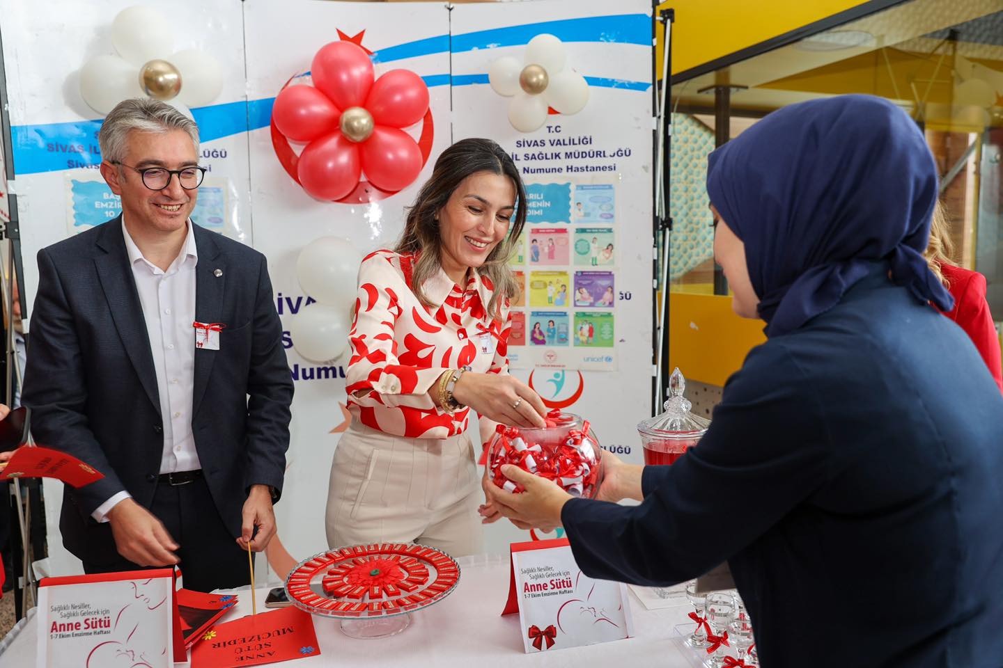 "Anne sütü bebeğin ilk aşısıdır."