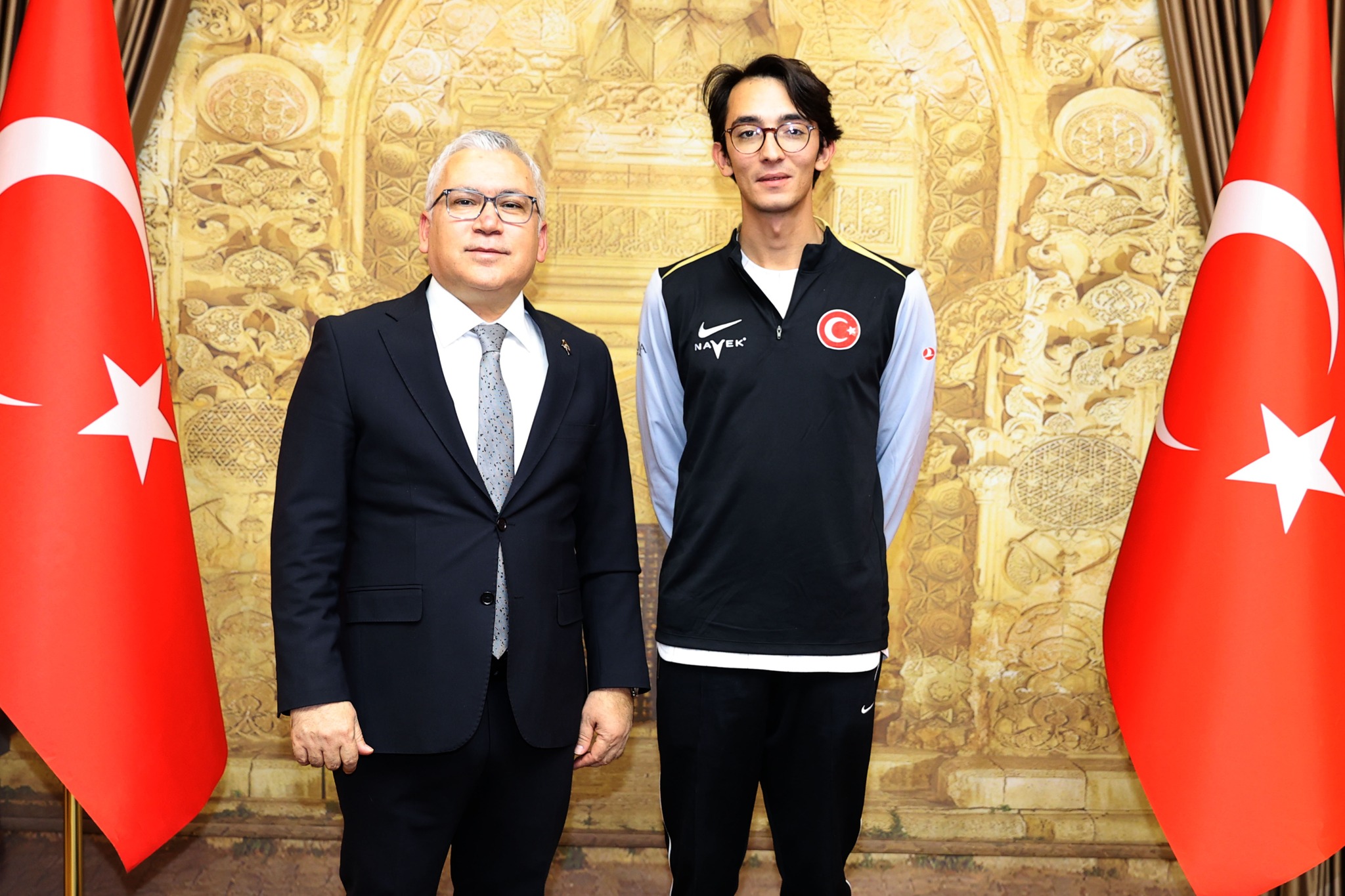 Milli Gururumuz Mete Gazoz Vali Şimşek ve Belediye Başkanı Uzunu ziyaret etti