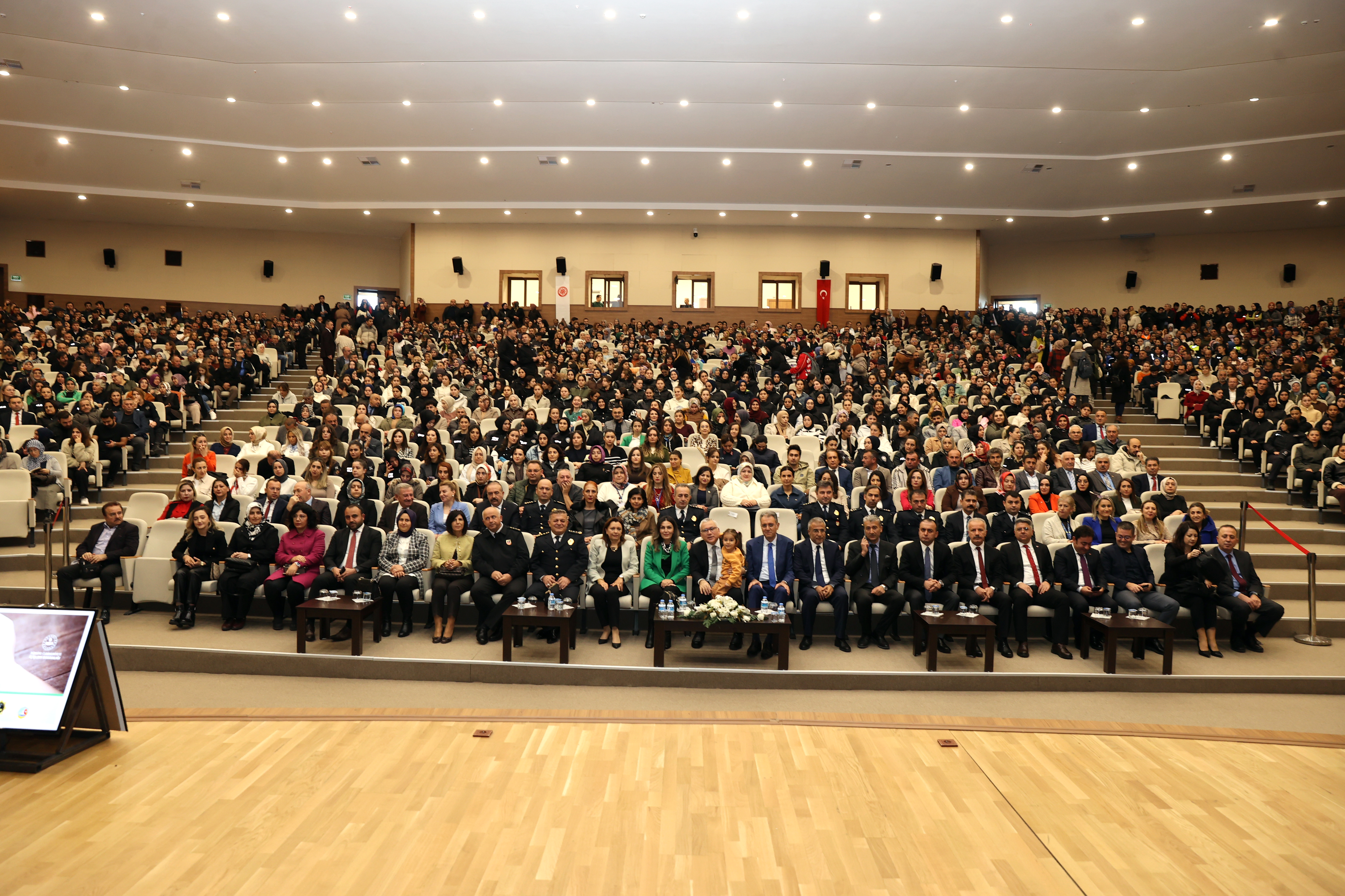 En İyi Narkotik Polisi; Anne En İyi Narkotik Polisi; Anne