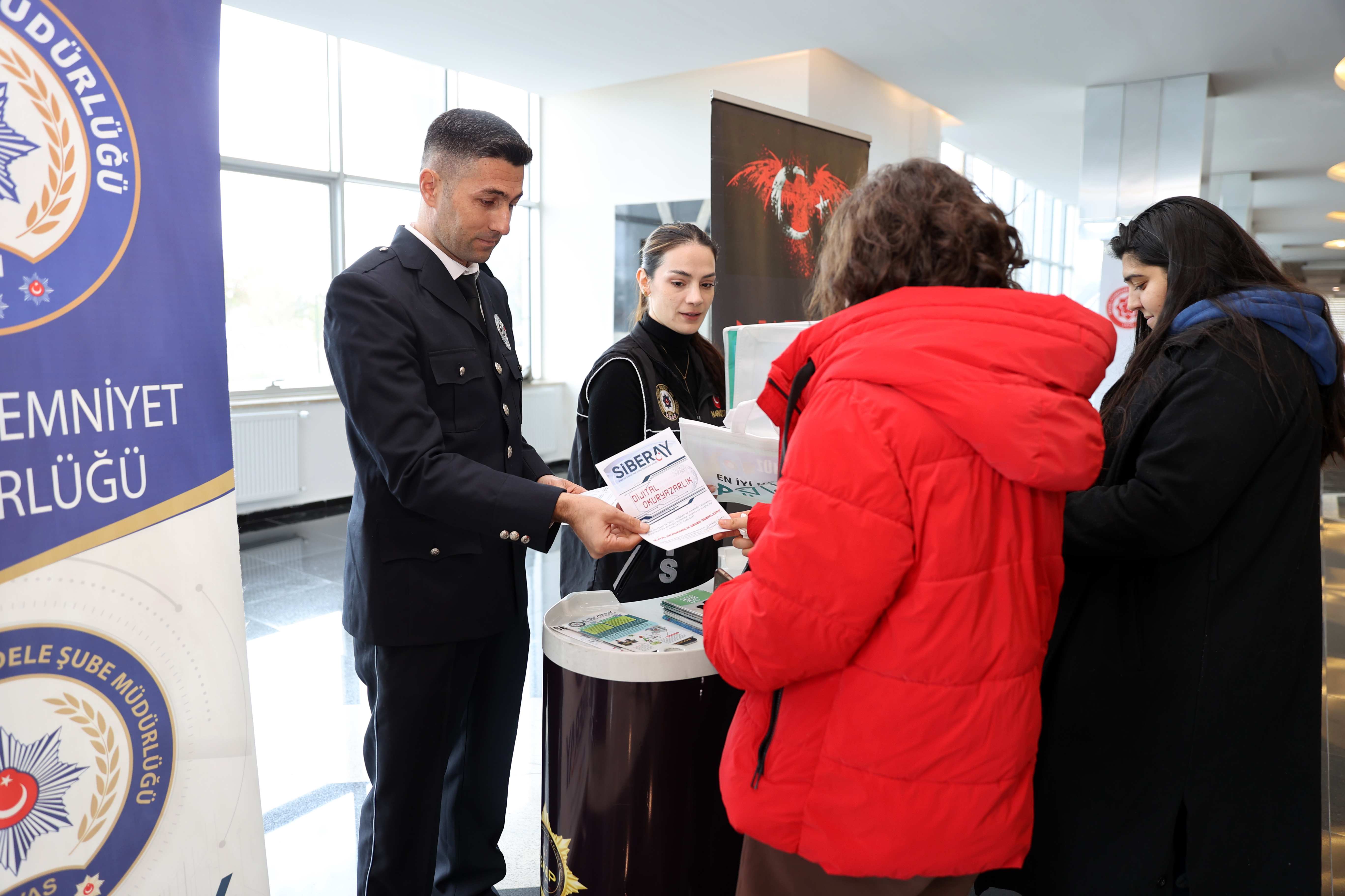 En İyi Narkotik Polisi; Anne En İyi Narkotik Polisi; Anne