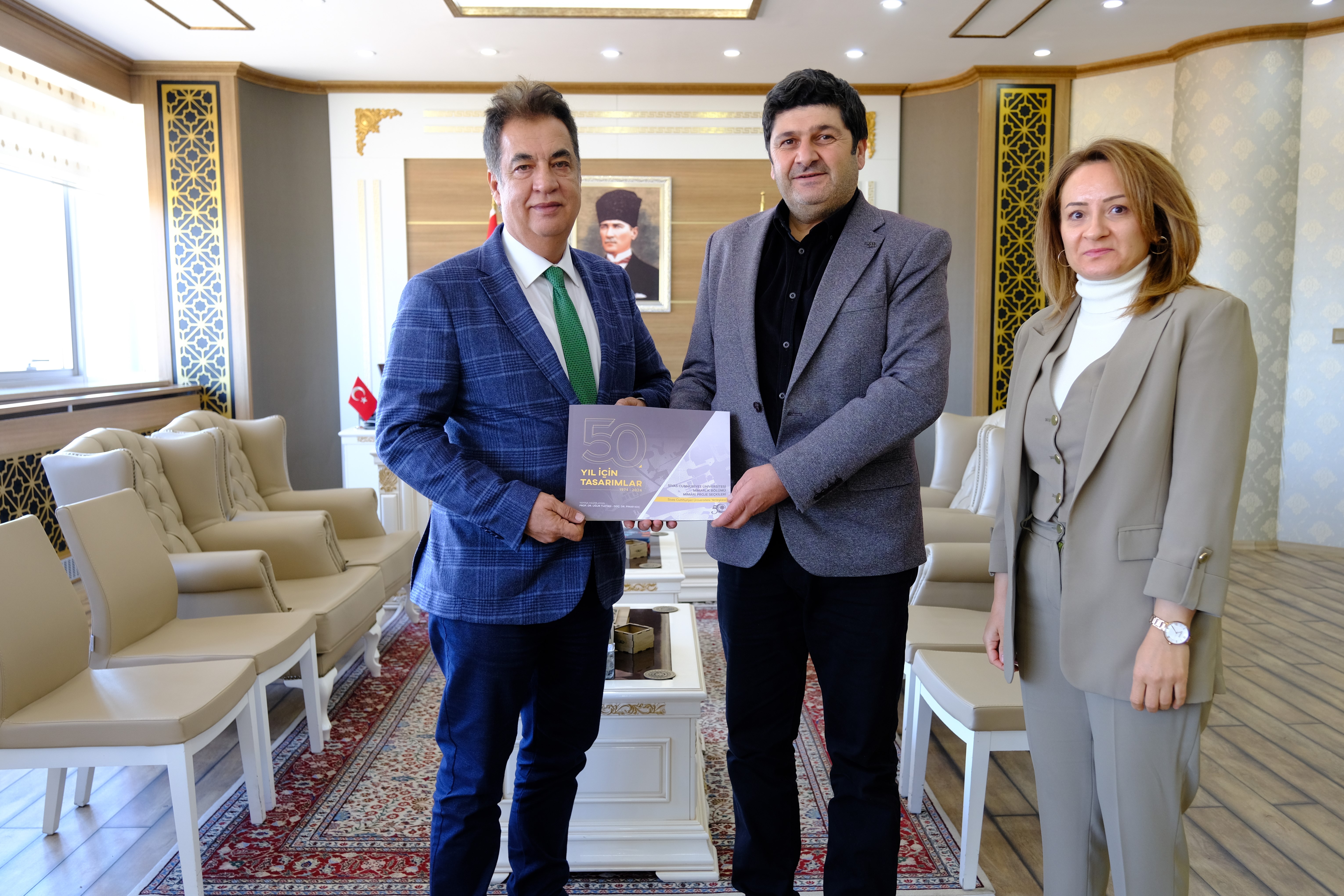 SCÜ Rektörü Prof. Dr. Ahmet Şengönül Yarışmalarda Başarı Gösteren Öğrencileri Makamında Ağırladı SCÜ Rektörü Prof. Dr. Ahmet Şengönül Yarışmalarda Başarı Gösteren Öğrencileri Makamında Ağırladı