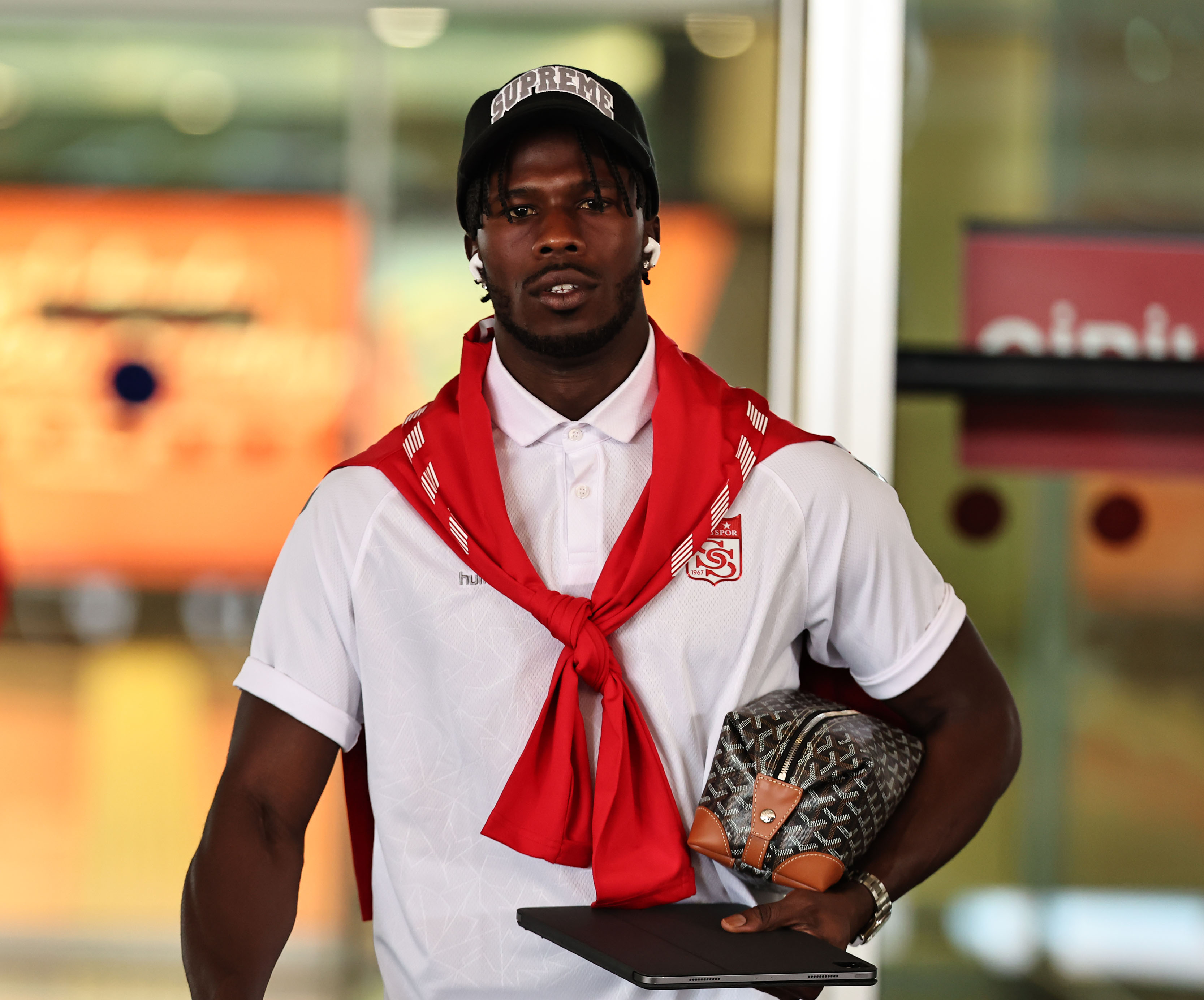 Takım İzmir'e Geldi Takım İzmir'e Geldi