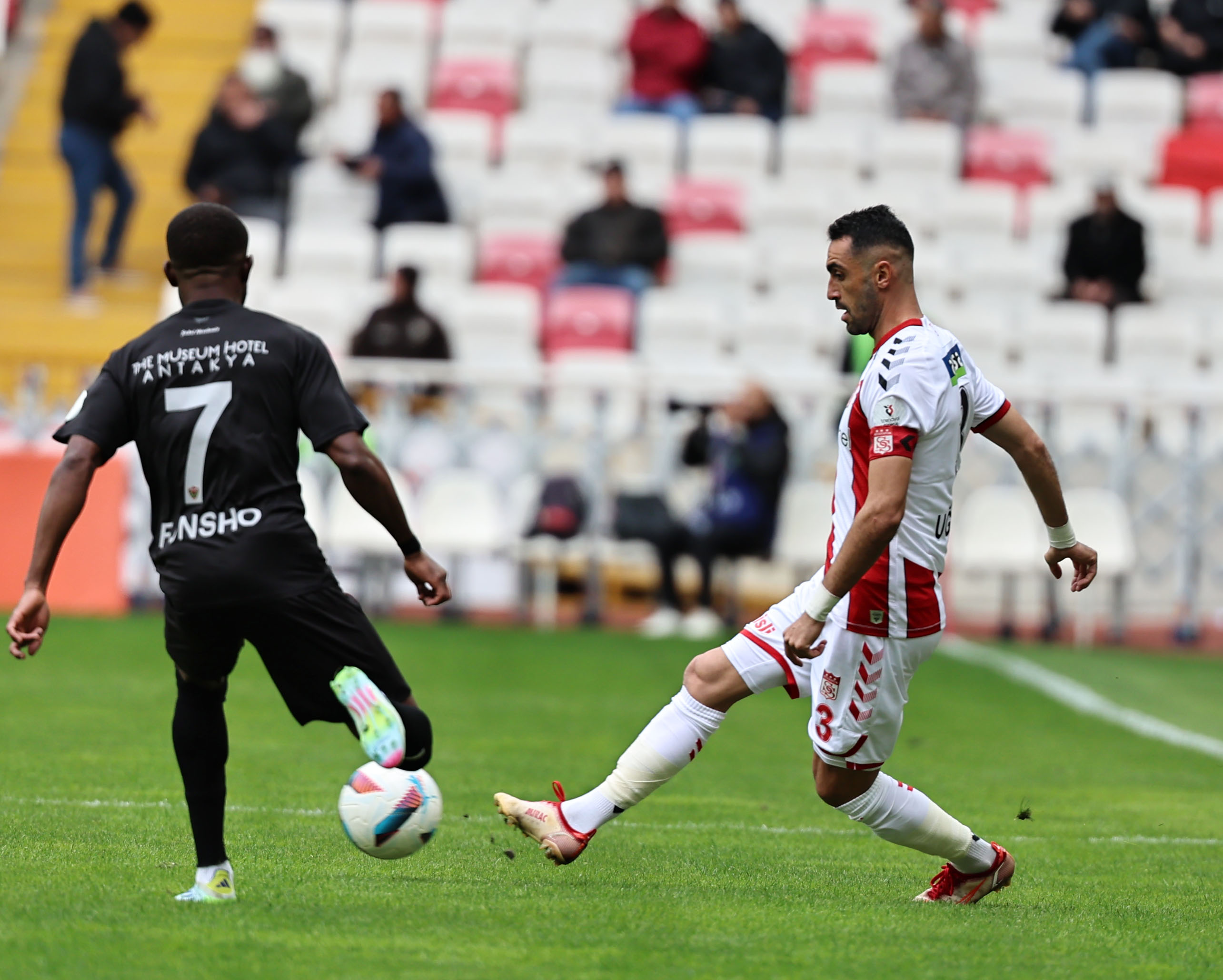 Meme Kanseri Farkındalık Ayı ve Polis Memuru Şehit Şeyda Yılmaz Sivasspor Maçında unutulmadı