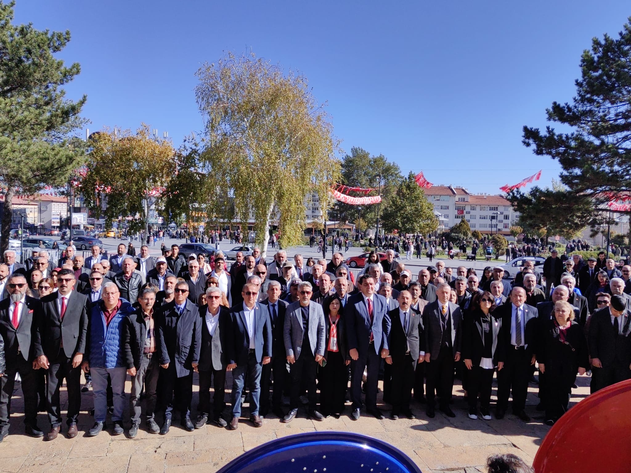 Gazi Doğan"Cumhuriyet, bir milletin karanlık günlerden çıkışının, bağımsızlığını kazanmasının ve demokrasinin temellerinin atıldığı büyük bir devrimdir"