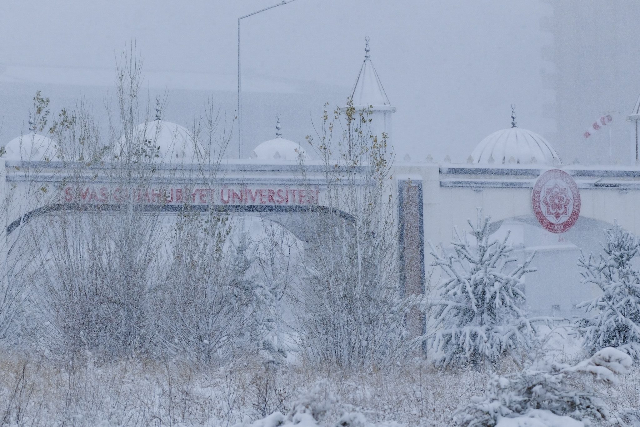Cumhuriyet Üniversiteside beyaza büründü