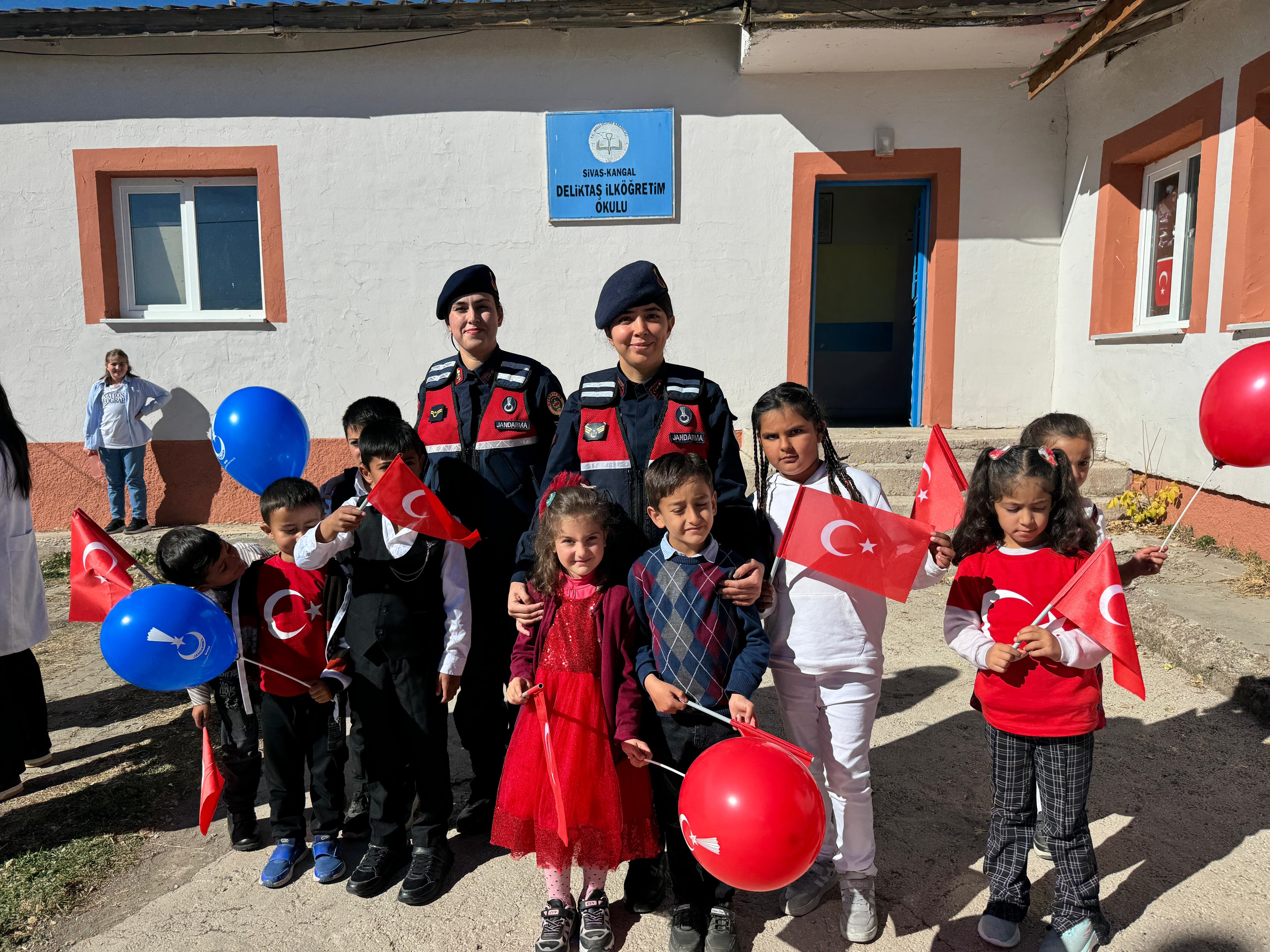 TIBBİYELİLER ÇOCUKLARLA CUMHURİYET BAYRAMINI KUTLADI