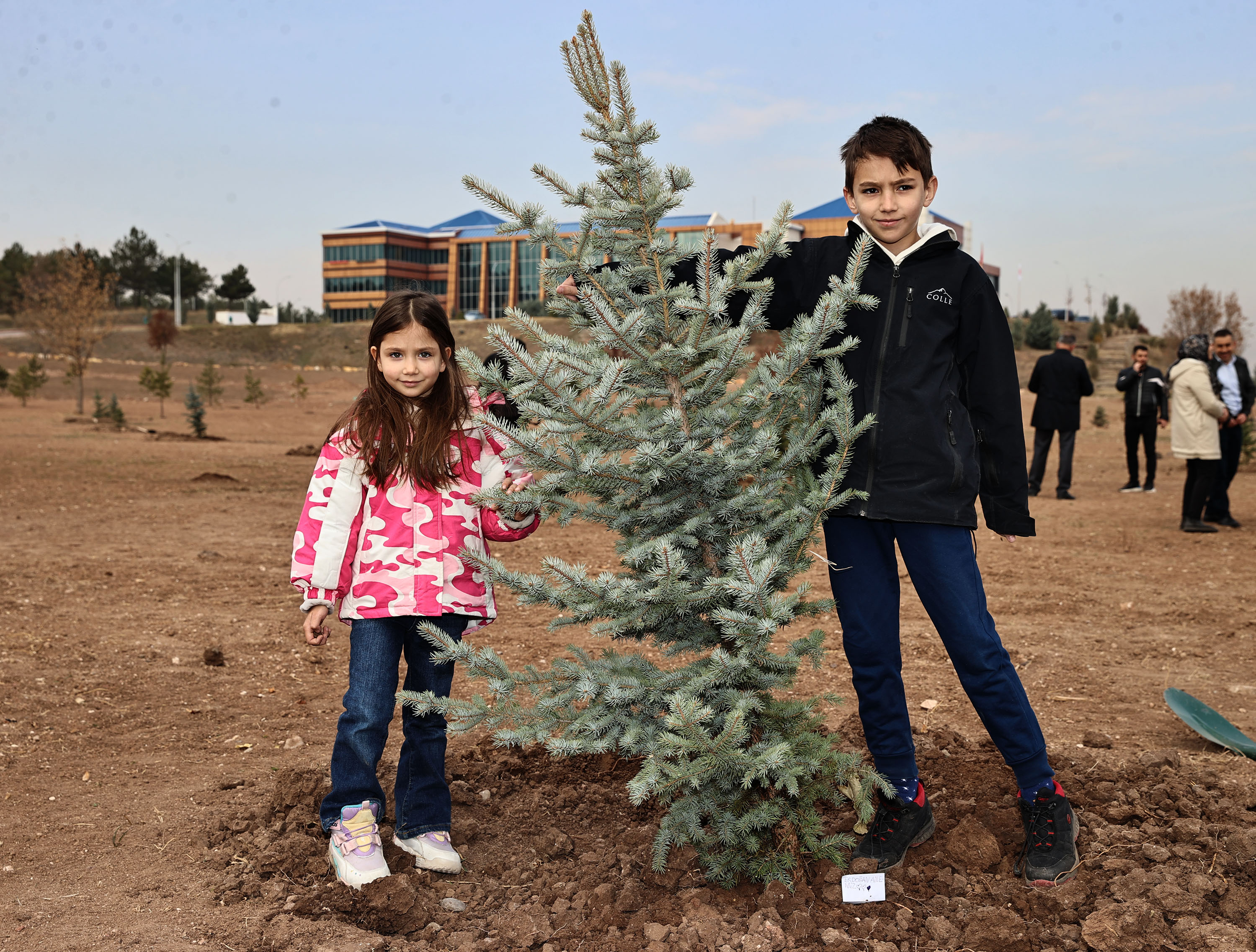 On Binlerce Fidan Geleceğe Nefes Olmak İçin Toprakla Buluşturuldu On Binlerce Fidan Geleceğe Nefes Olmak İçin Toprakla Buluşturuldu