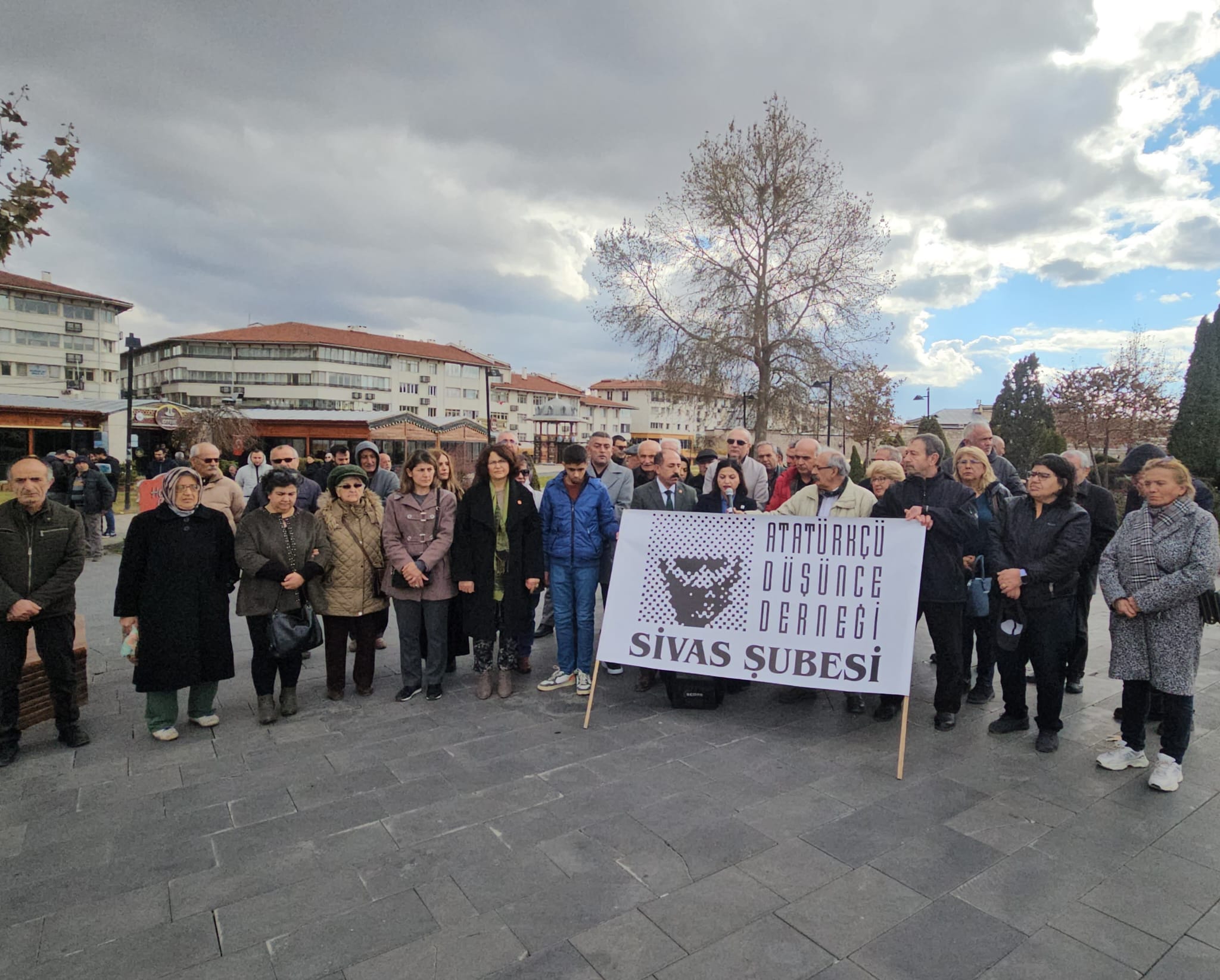 Atatürkçü Düşünce Derneği İhraçları istenen Teğmenlerle ilgili basın açıklaması yaptı Atatürkçü Düşünce Derneği İhraçları istenen Teğmenlerle ilgili basın açıklaması yaptı