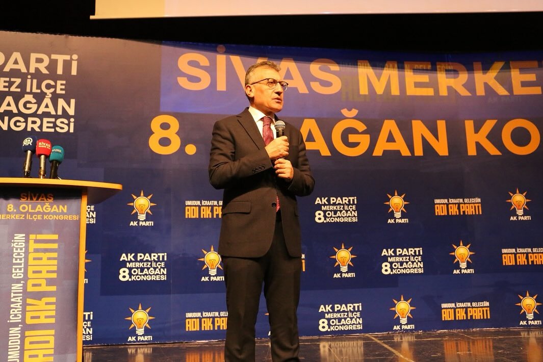 AK Parti Sivas Merkez İlçe 8. Olağan Kongresi Gerçekleştirildi: Başkanlığa Rüfet Arslan Seçildi AK Parti Sivas Merkez İlçe 8. Olağan Kongresi Gerçekleştirildi: Başkanlığa Rüfet Arslan Seçildi