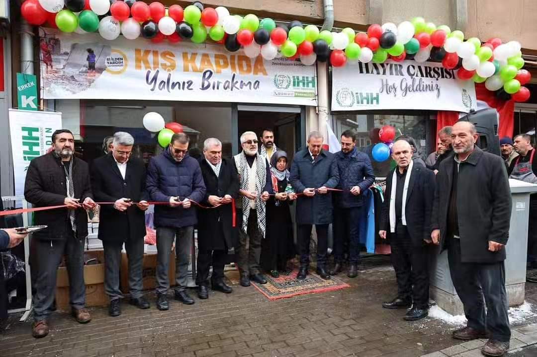 AK Parti Sivas Merkez İlçe Başkanı Rüfet Arslan, İHH Sivas Kadın Kolları Hayır Çarşısı Açılışına Katıldı