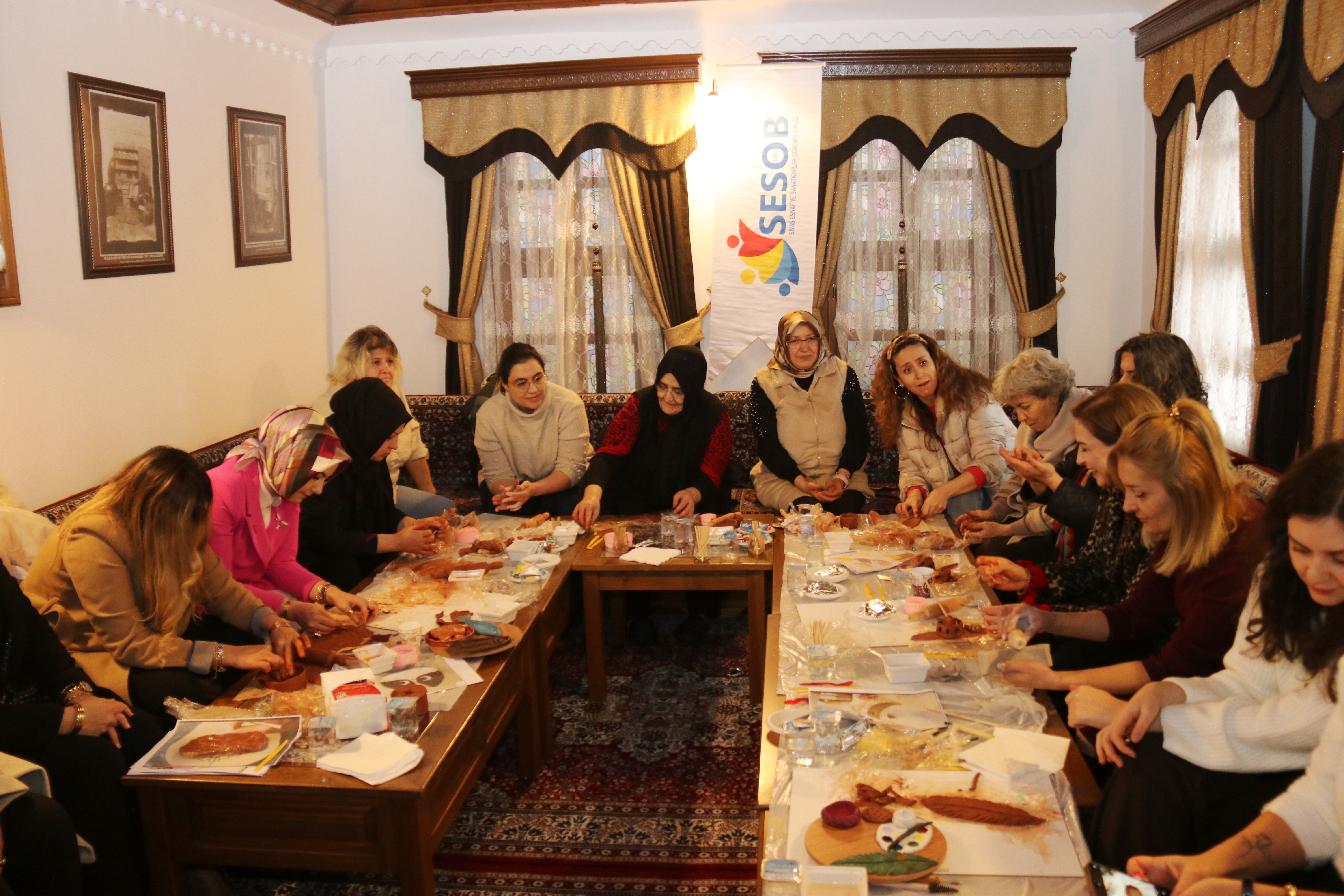 KADINLARIMIZ EL BECERİLERİNİ GELİŞTİRİYOR