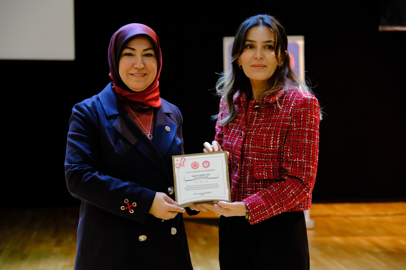 Dil ve Dijital Dünya, Sosyal Medyanın Türkçeye Etkileri" konulu panel düzenlendi