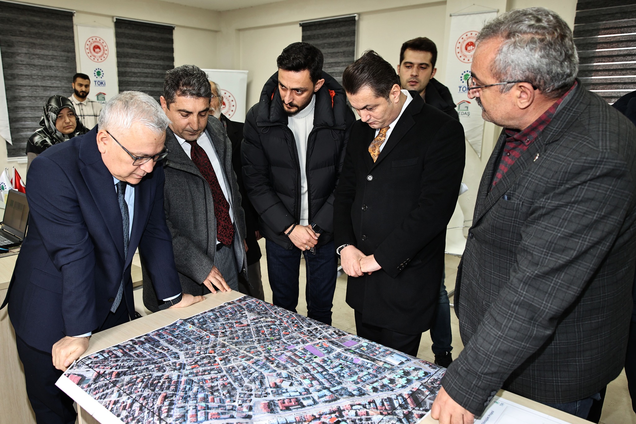 Vali Şimşek Kentsel Dönüşüm İrtibat Ofisini ziyaret etti