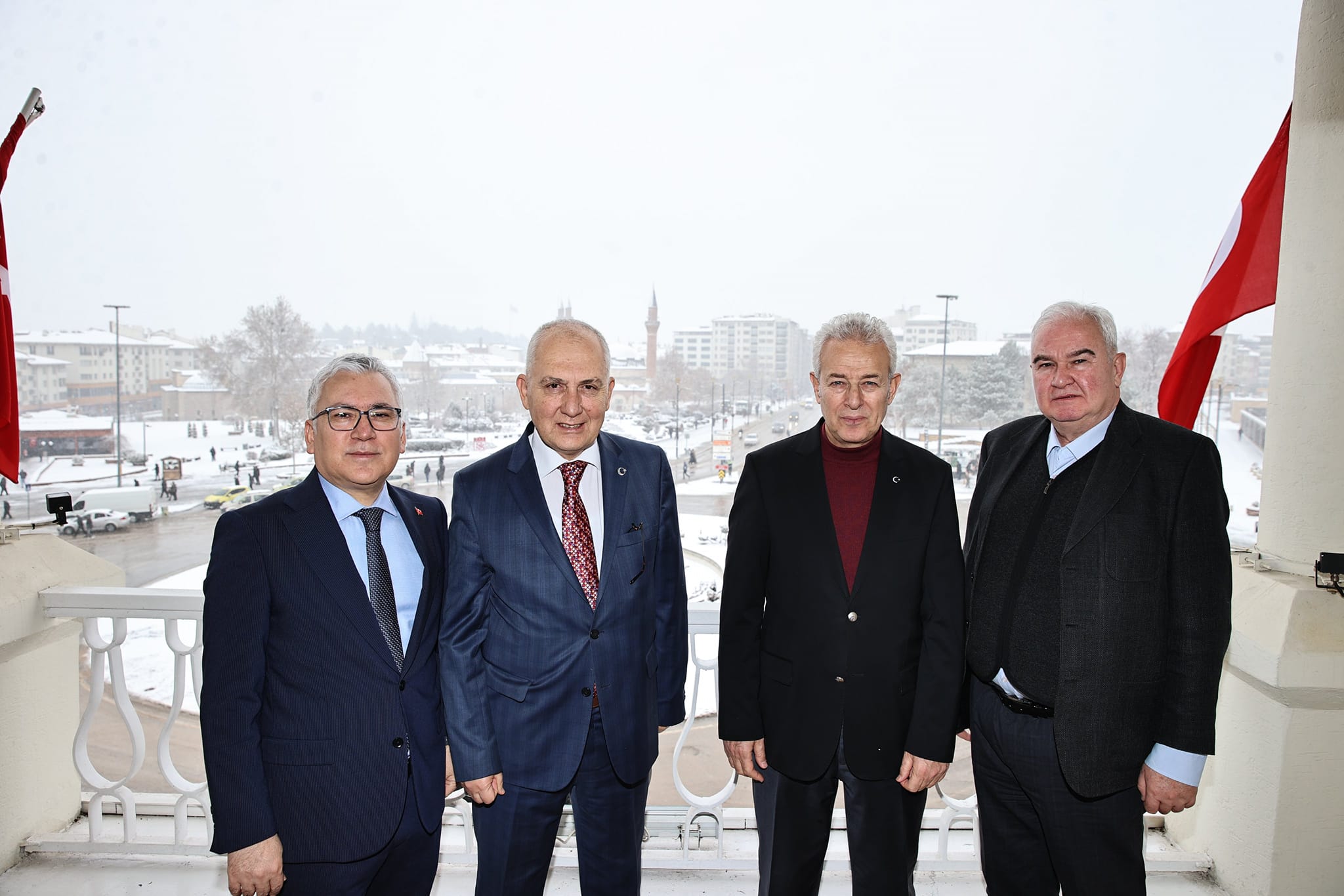 Eski Sivas Valisi Prof.Dr. Hasan Canpolat Valilik ve Belediyeyi ziyaret etti Eski Sivas Valisi Prof.Dr. Hasan Canpolat Valilik ve Belediyeyi ziyaret etti