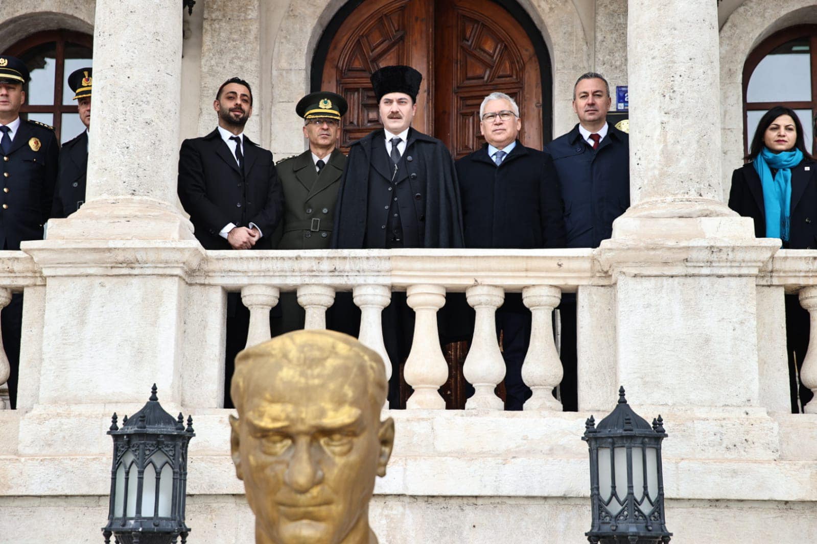 Mustafa Kemal Atatürk'ün şehrimizden ayrılışının 105'inci yıl dönümü temsili olarak canlandırıldı Mustafa Kemal Atatürk'ün şehrimizden ayrılışının 105'inci yıl dönümü temsili olarak canlandırıldı