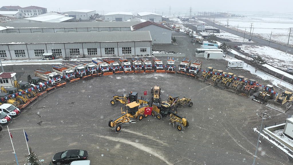 KAR TEMİZLEME ÇALIŞMALARI ARALIKSIZ SÜRÜYOR