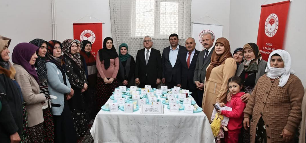 Vali Yılmaz Şimşek Ve Tarım ve Orman İl Müdürü Seyit Yıldız Çallı Köyünde Peynir Üretim Kursunu Ziyaret Ettiler Vali Yılmaz Şimşek Ve Tarım ve Orman İl Müdürü Seyit Yıldız Çallı Köyünde Peynir Üretim Kursunu Ziyaret Ettiler