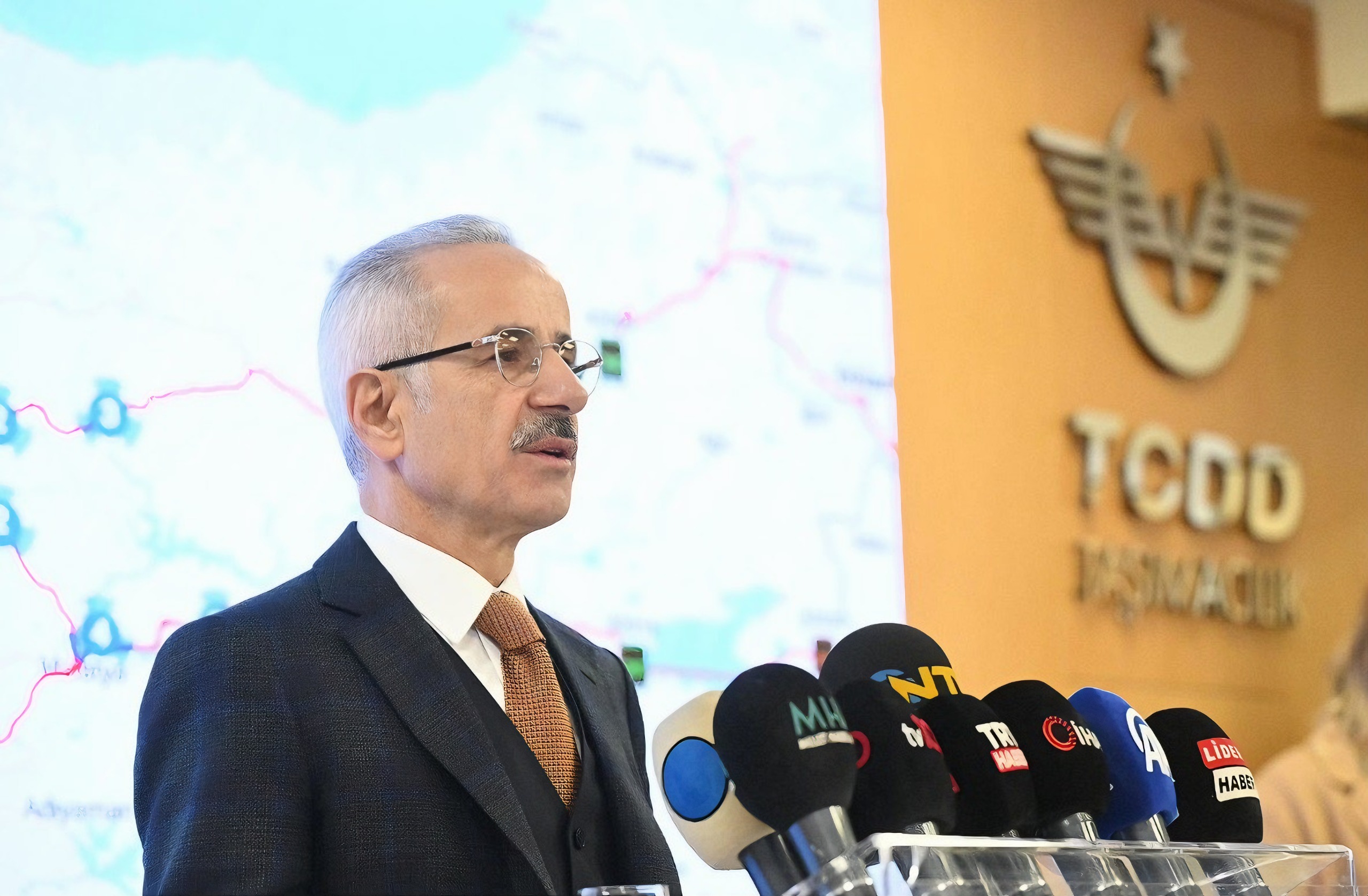 DEMİRYOLLARINDA YAPAY ZEKA DÖNEMİ DEMİRYOLLARINDA YAPAY ZEKA DÖNEMİ