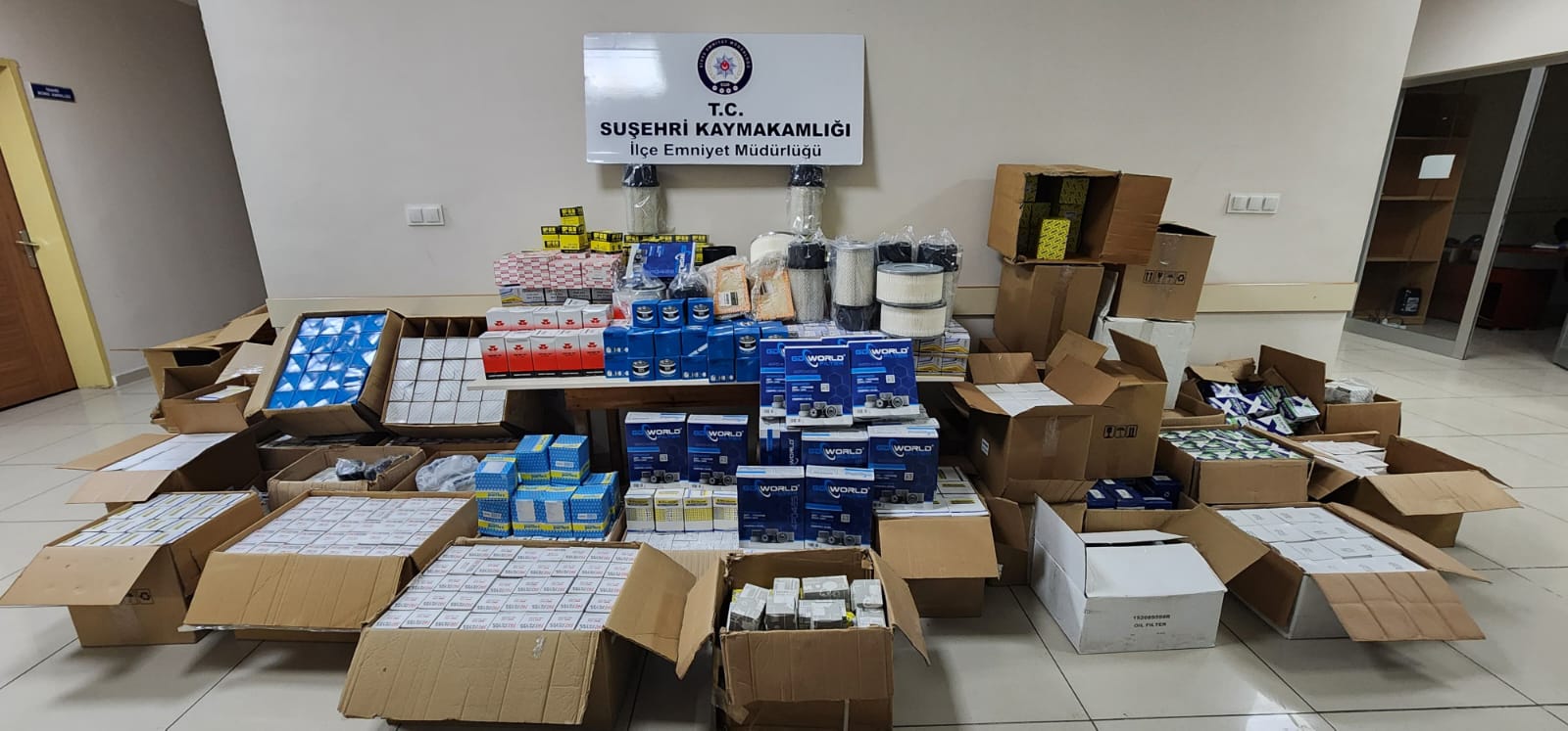 KAÇAK ARAÇ YEDEK PARÇA MALZEMELERİ  ELE GEÇİRİLDİ