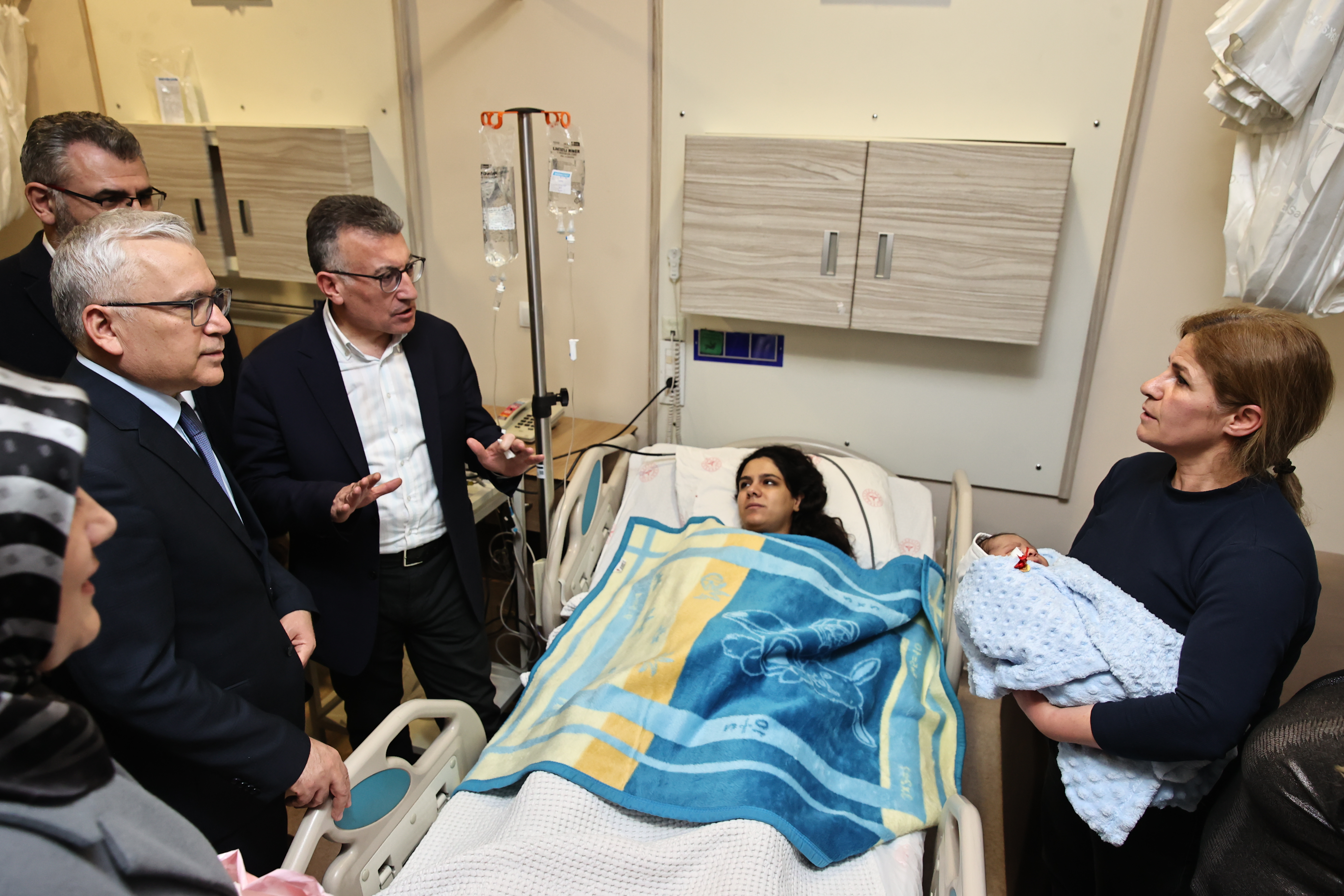 Vali Yılmaz Şimşek, Yeni Yılı Ziyaretler İle Karşıladı