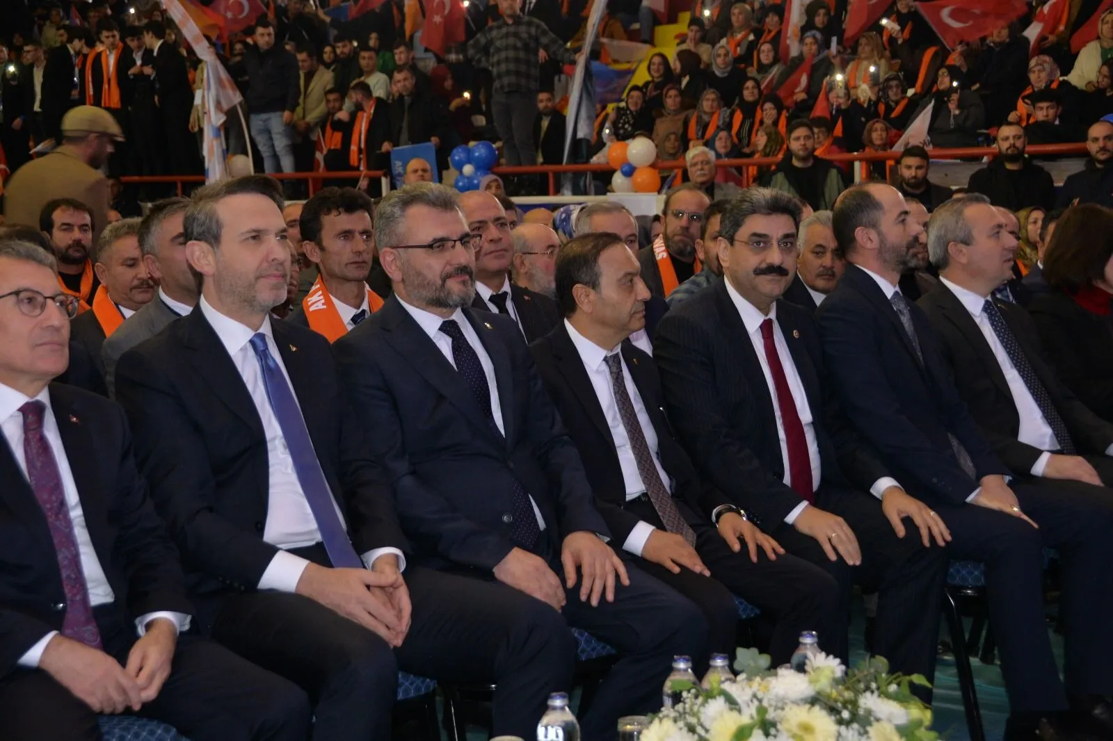 Enerji ve Tabi Kaynaklar Bakanı Alparslan Bayraktar bazı açılışlar ve Ak Parti 8.Kongresi için Sivas'a geldi