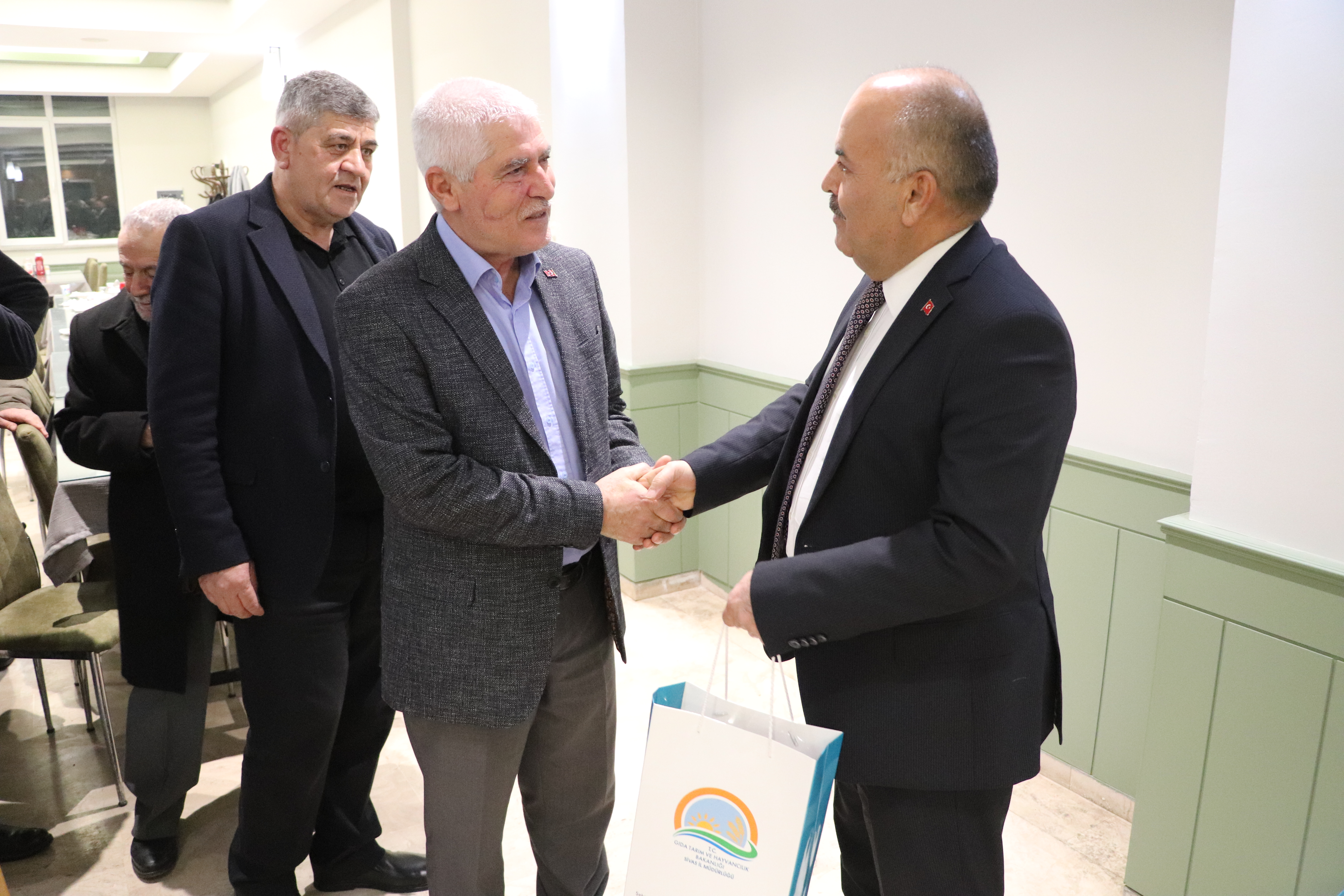 İl Müdürü Seyit Yıldız Vefa Yemeği Programında Emekli Personel İle Buluştu İl Müdürü Seyit Yıldız Vefa Yemeği Programında Emekli Personel İle Buluştu