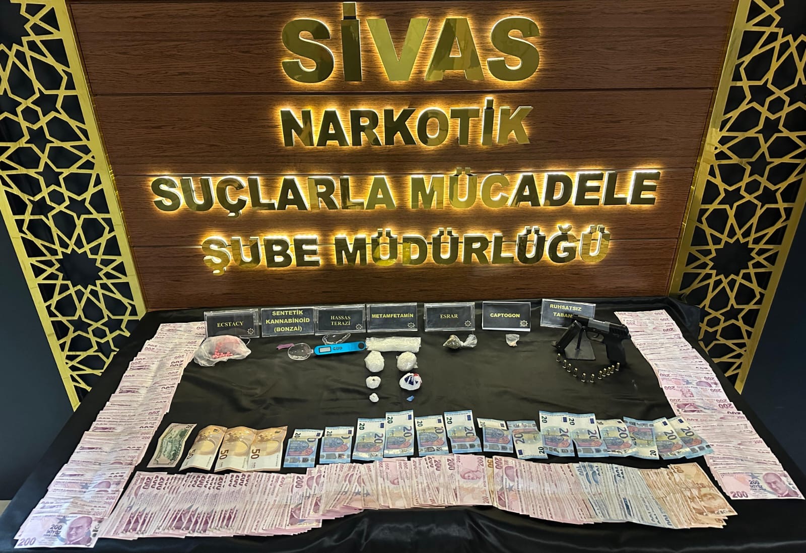 NARKOTİK SUÇLARLA MÜCADELE ŞUBE MÜDÜRLÜĞÜNCE YAPILAN OPERASYONDA