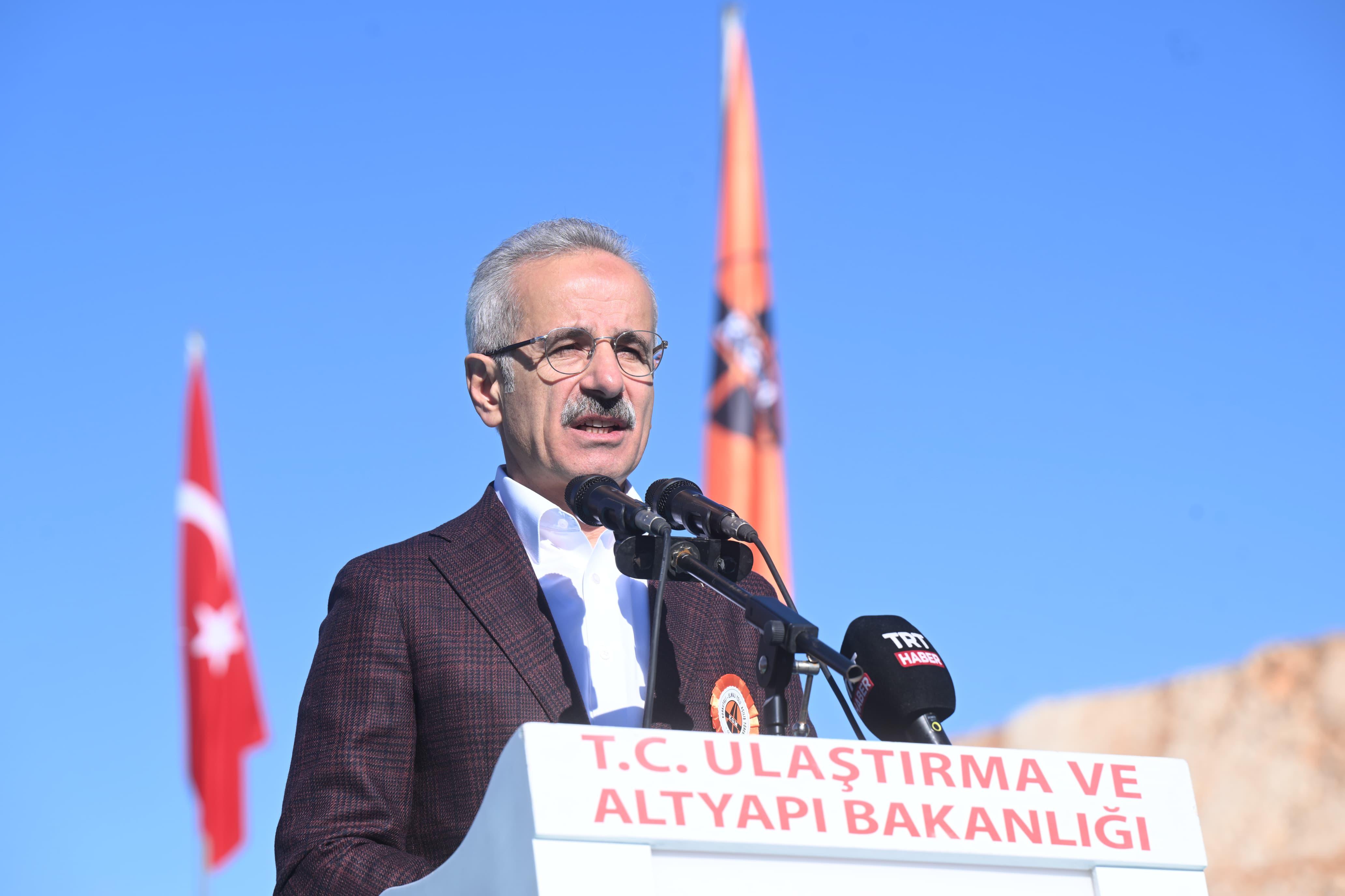 KORKUTELİ-ELMALI ARASI 21 DAKİKA KISALDI KORKUTELİ-ELMALI ARASI 21 DAKİKA KISALDI