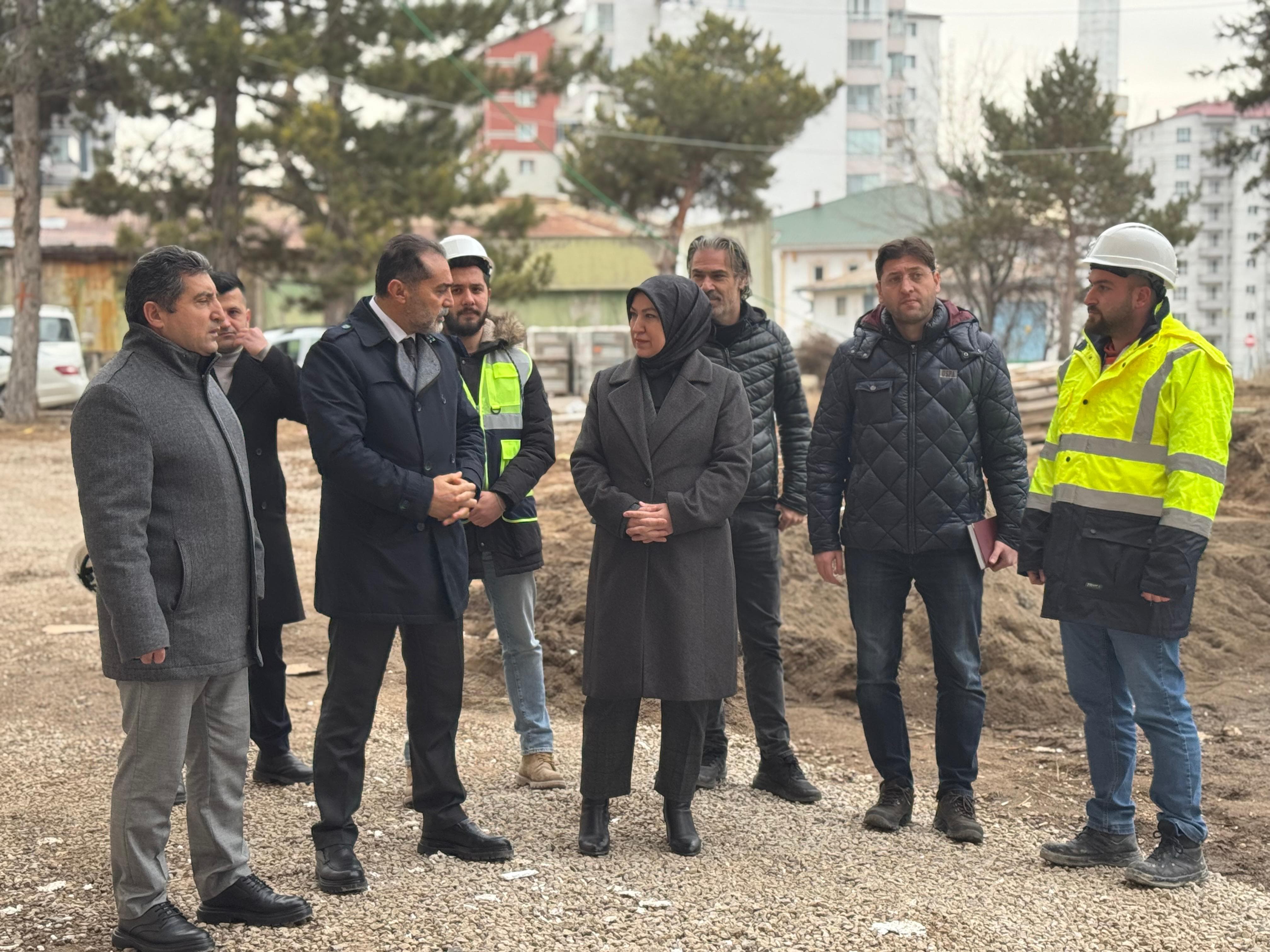 Rukiye Toy"MEB Milli Eğitim Akademisi çatısı altında Eğitim ve Uygulama Merkezi olarak hizmet verecek 122 odalı Sivas Öğretmenevi inşaatında incelemelerde bulunduk"