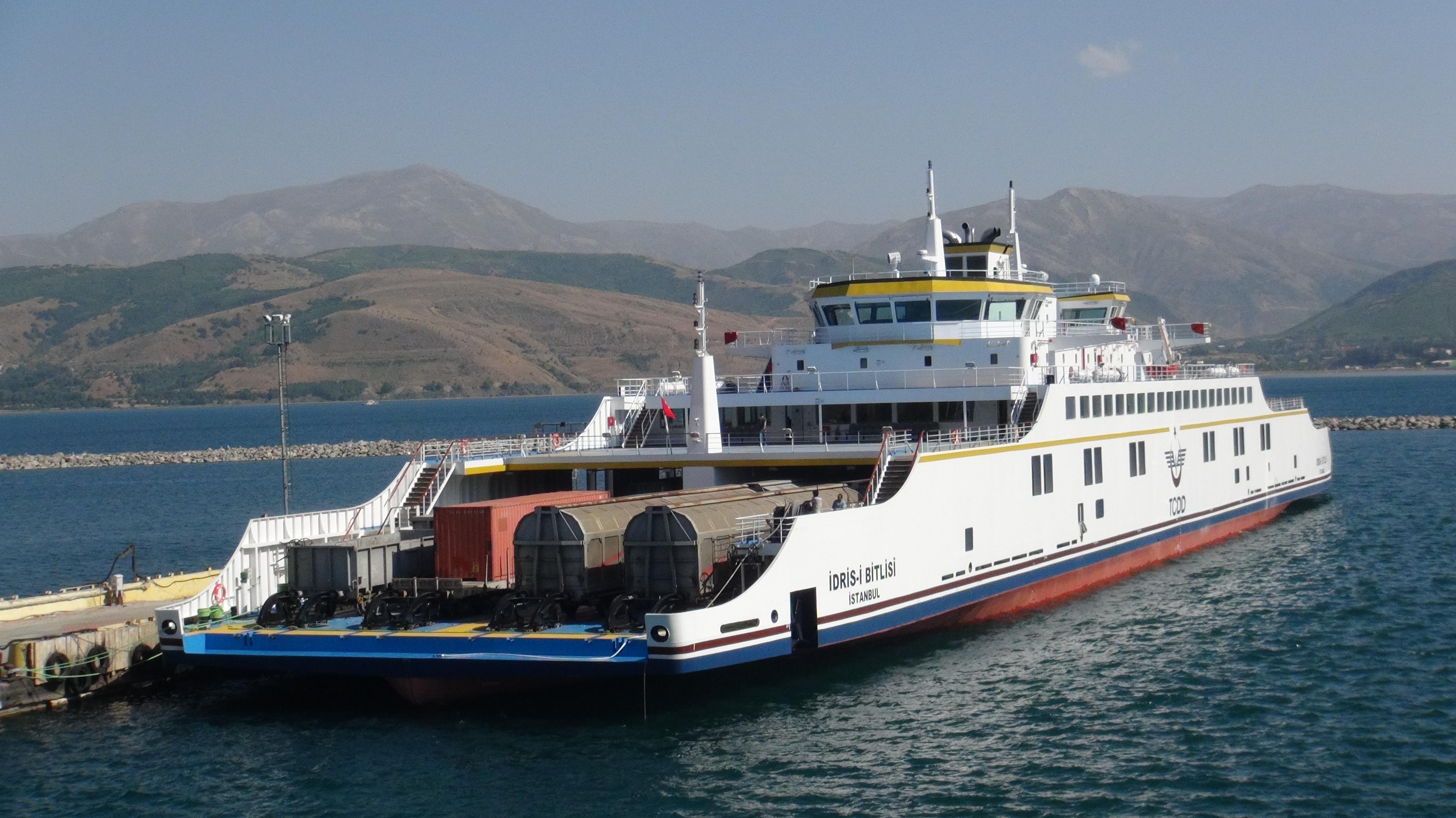 TÜRKİYE'NİN EN BÜYÜK FERİBOTLARI VAN GÖLÜ'NDE HİZMET EDİYOR TÜRKİYE'NİN EN BÜYÜK FERİBOTLARI VAN GÖLÜ'NDE HİZMET EDİYOR