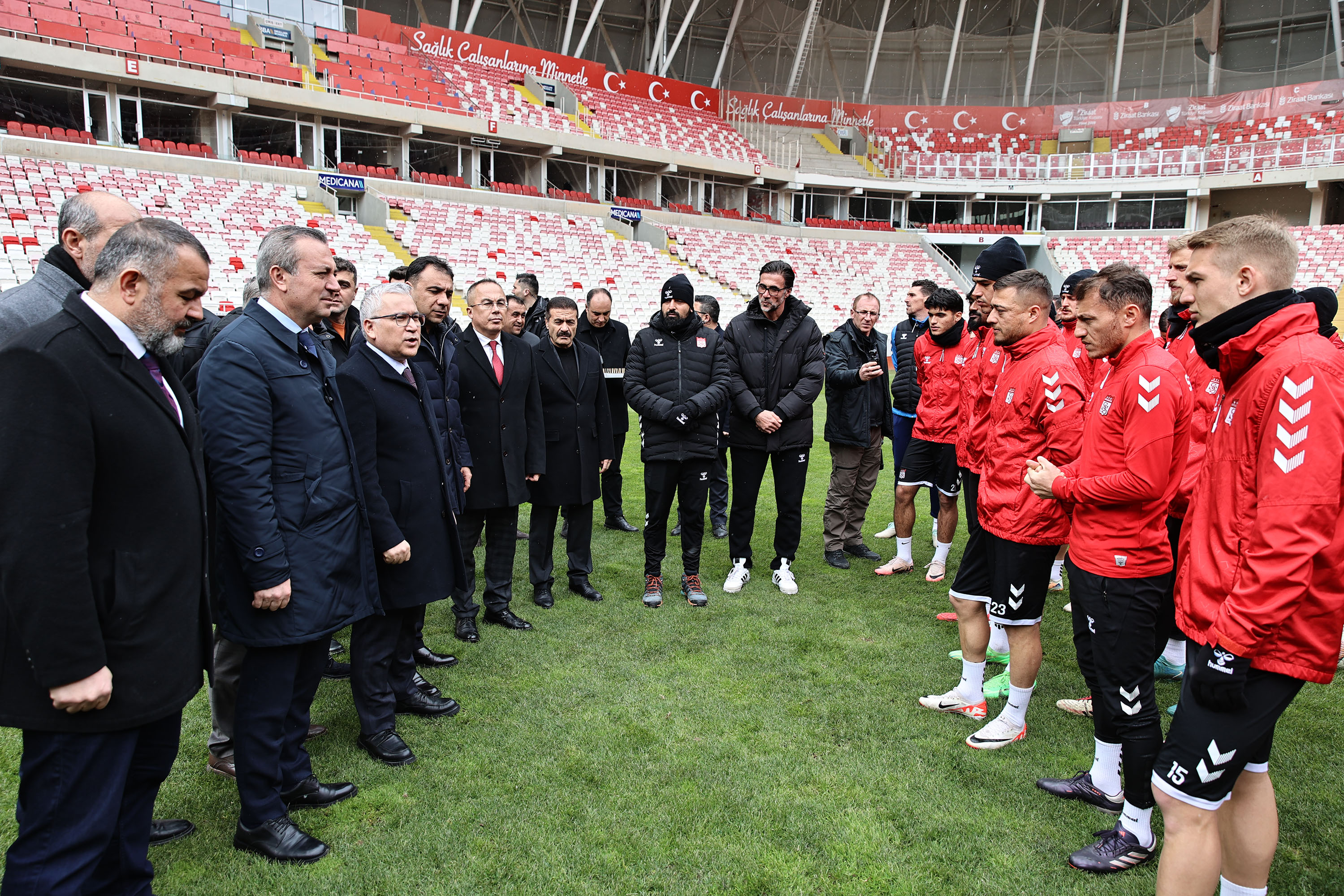 Vali Şimşek ve Başkan Uzun, Yiğidoları Ziyaret Etti Vali Şimşek ve Başkan Uzun, Yiğidoları Ziyaret Etti