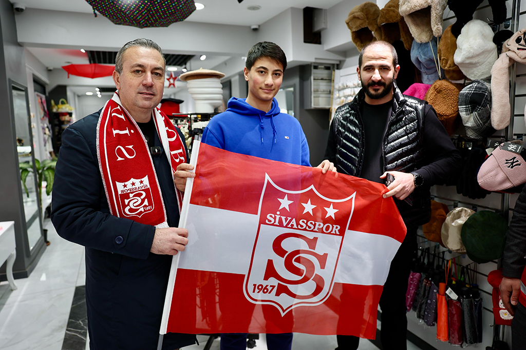 Başkan Uzun Sivasspor'a tam destek verdi Başkan Uzun Sivasspor'a tam destek verdi