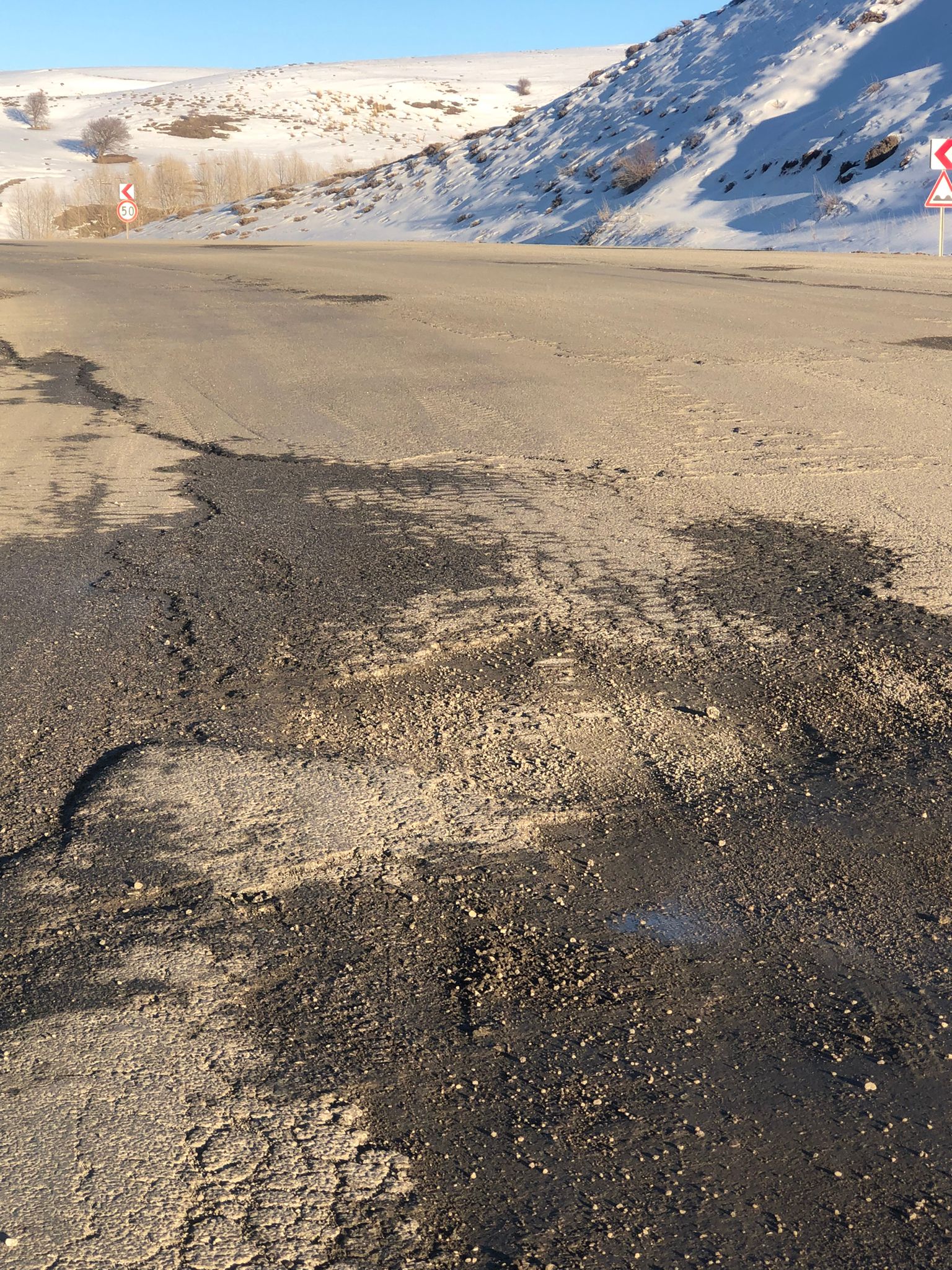 İMRANLI YOLU KÖSTEBEK YUVASINA DÖNDÜ İMRANLI YOLU KÖSTEBEK YUVASINA DÖNDÜ