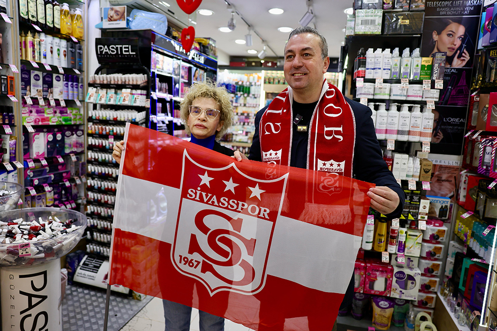 Başkan Uzun Sivasspor'a tam destek verdi Başkan Uzun Sivasspor'a tam destek verdi