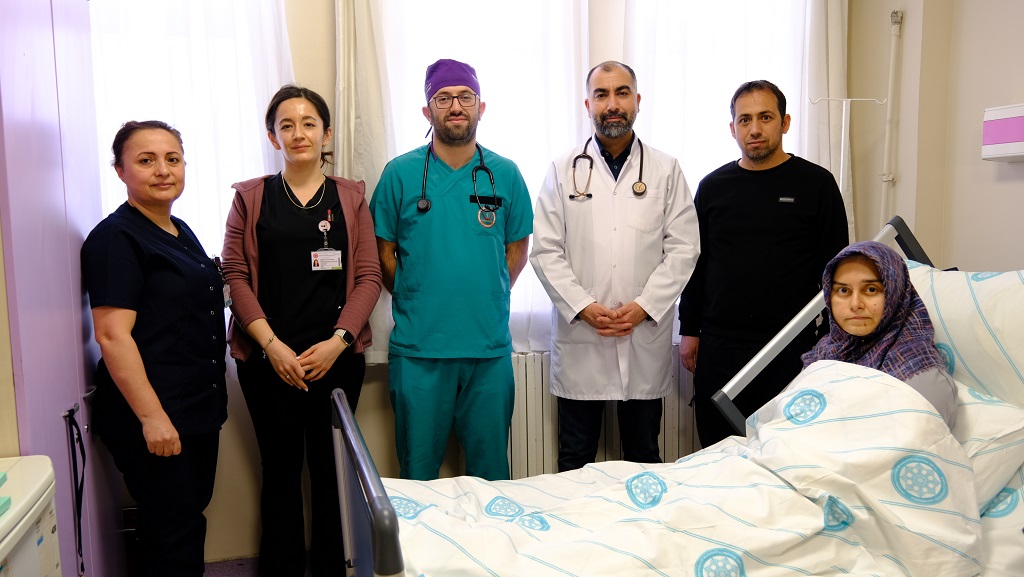 Cumhuriyet Üniversitesi Hastanesi Göğüs Cerrahisi Bölümü Akciğer Kanseri Ameliyatlarında Bölgede Öncü Merkez Cumhuriyet Üniversitesi Hastanesi Göğüs Cerrahisi Bölümü Akciğer Kanseri Ameliyatlarında Bölgede Öncü Merkez