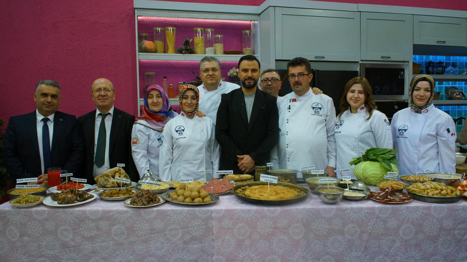 Alişan ile Hayata Gülümse'de Sivas tanıtıldı Alişan ile Hayata Gülümse'de Sivas tanıtıldı