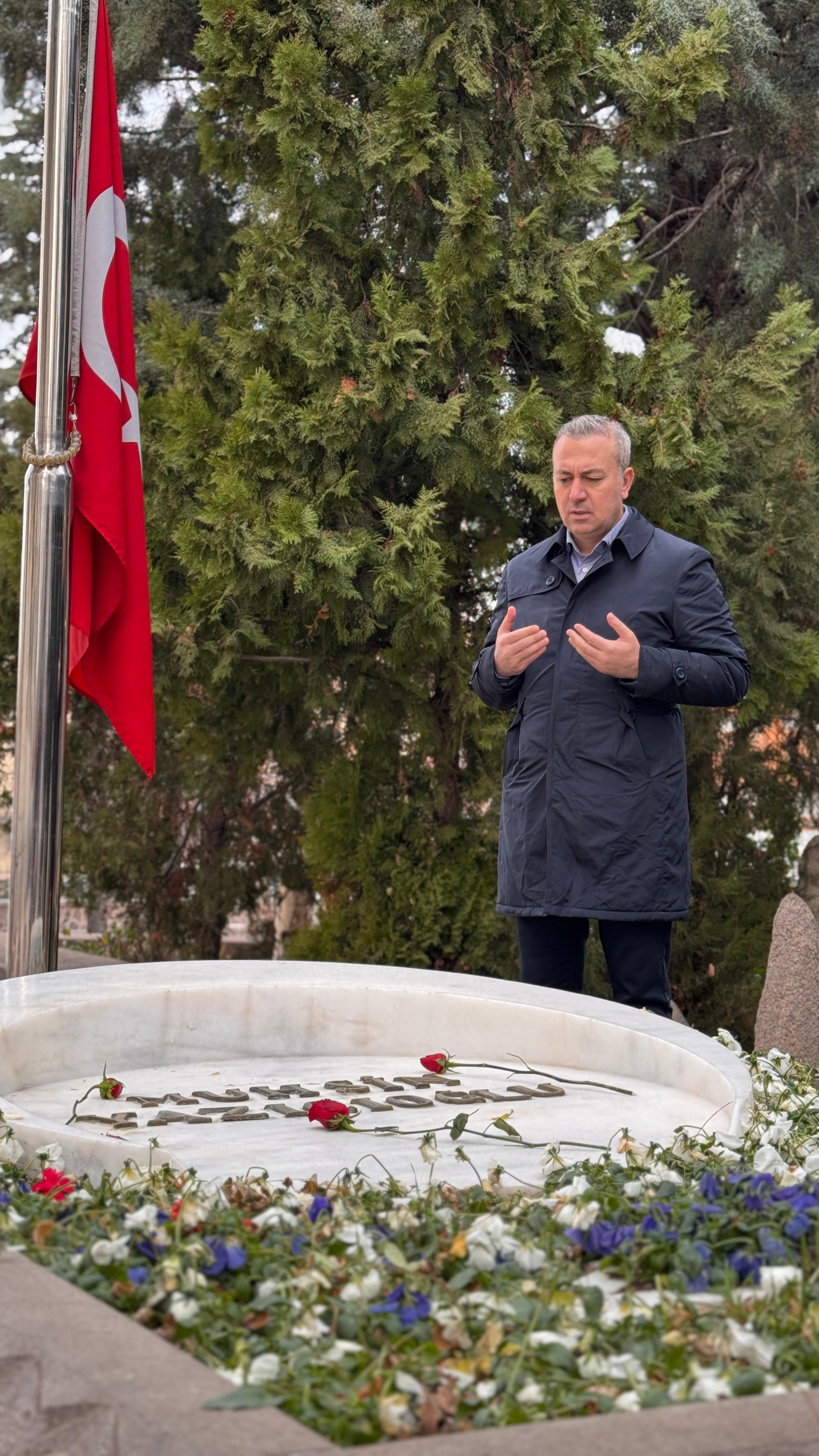 Sivas Belediye Başkanı Dr. Adem Uzun, Büyük Birlik Partisi Kurucu Genel Başkanı Muhsin Yazıcıoğlu'nun vefatının 16'ncı yıldönümü sebebiyle bir anma mesajı yayınladı. Sivas Belediye Başkanı Dr. Adem Uzun, Büyük Birlik Partisi Kurucu Genel Başkanı Muhsin Yazıcıoğlu'nun vefatının 16'ncı yıldönümü sebebiyle bir anma mesajı yayınladı.