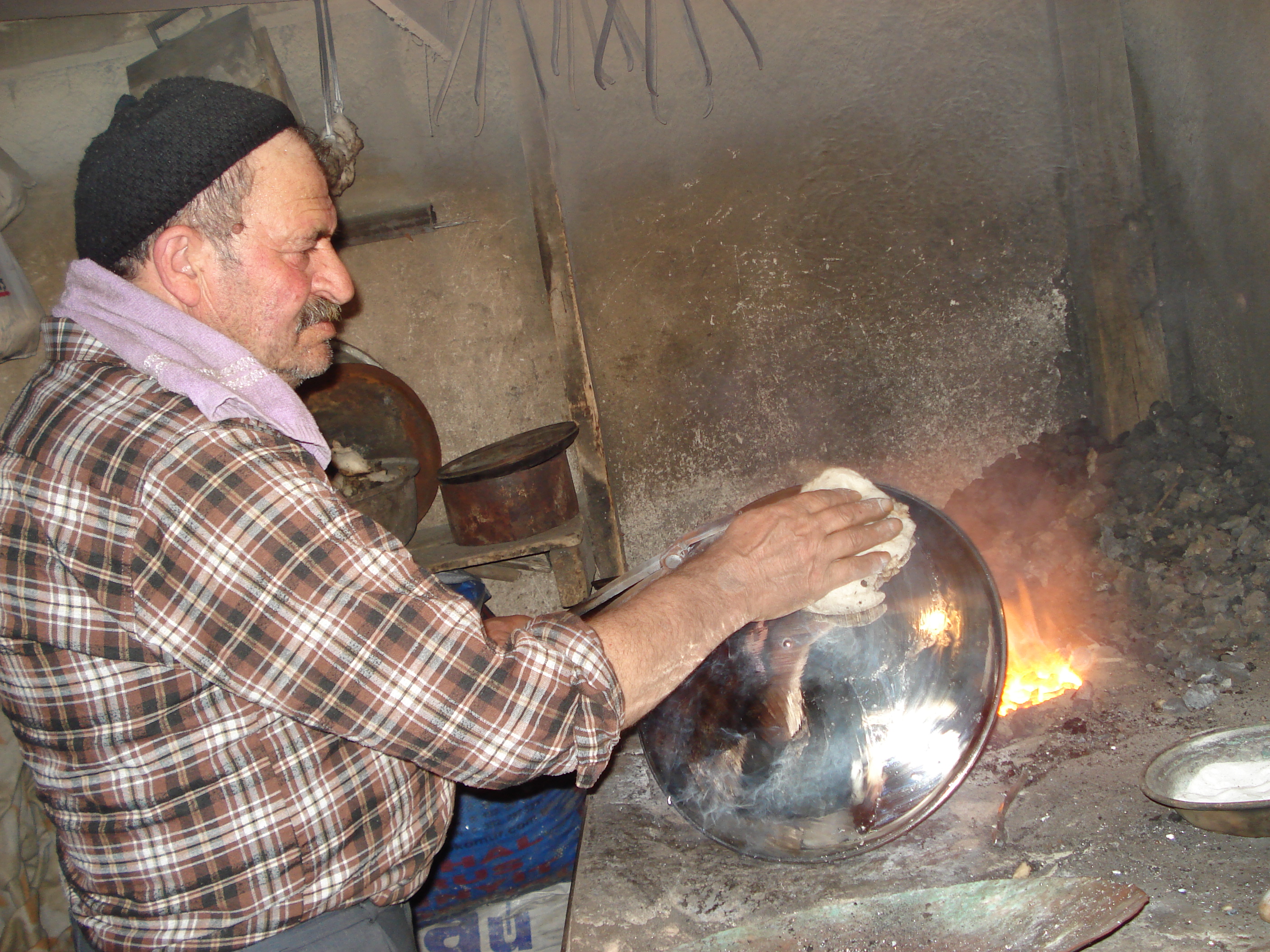 KALAYCILIK VE BAKIRCILIK MESLEKİ YOK OLUYOR KALAYCILIK VE BAKIRCILIK MESLEKİ YOK OLUYOR