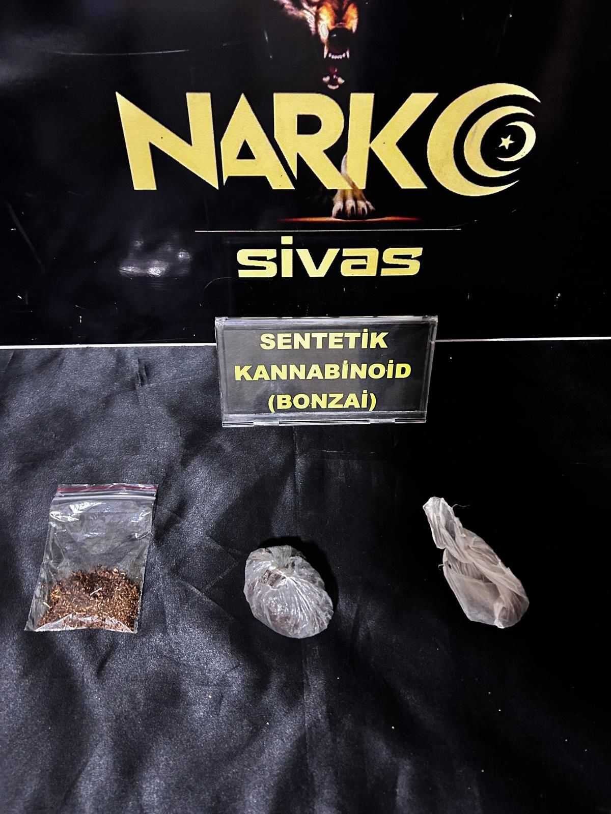 Narkotik Suçlarla Mücadele Şube Müdürlüğünce ilimiz genelinde uyuşturucu kullanımı ve ticaretinin önlenmesi kapsamında yürütülmekte olan çalışmalar sonucunda