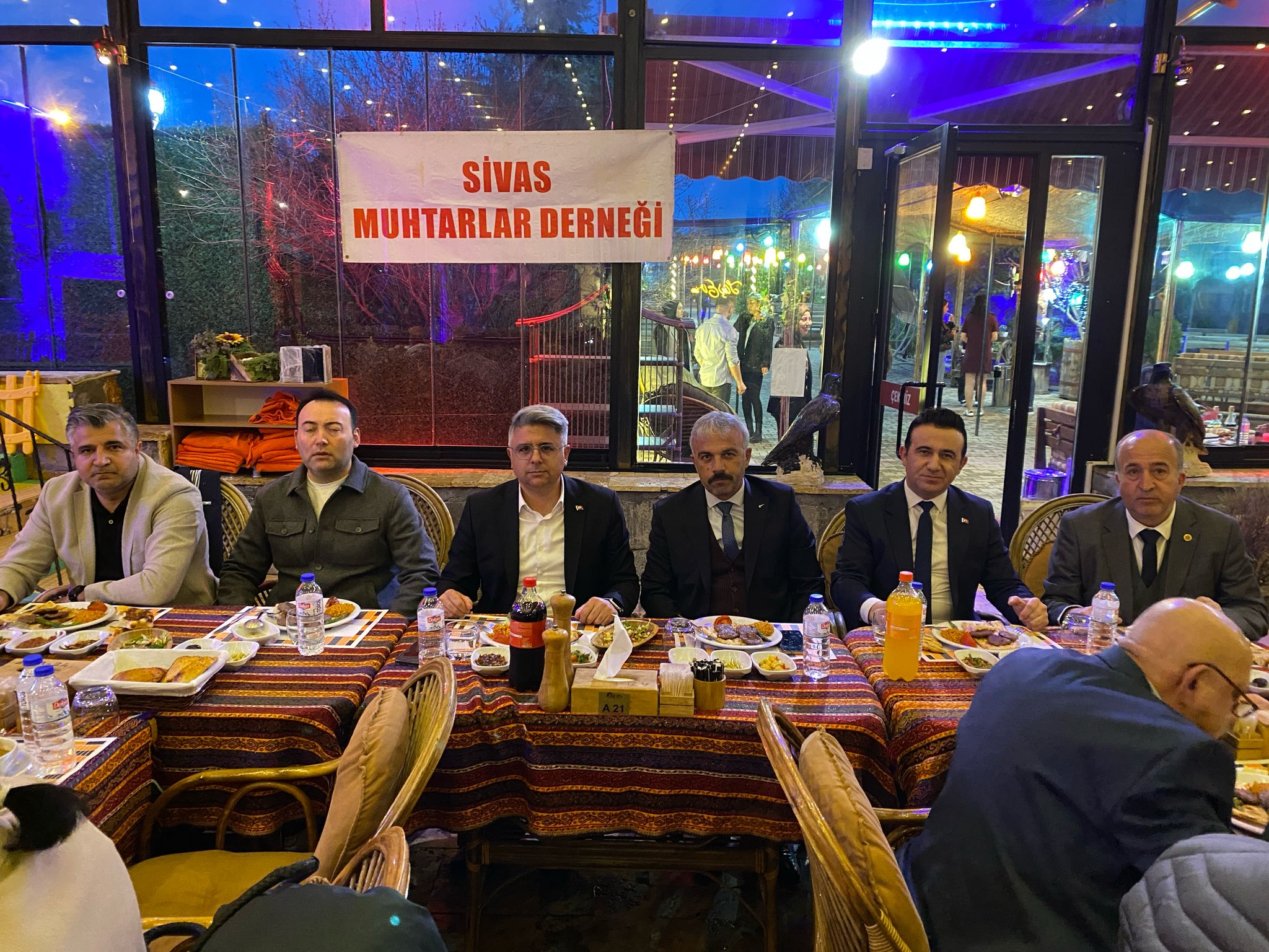 Sivas Muhtarlar Derneğinden İftar Yemeği Sivas Muhtarlar Derneğinden İftar Yemeği