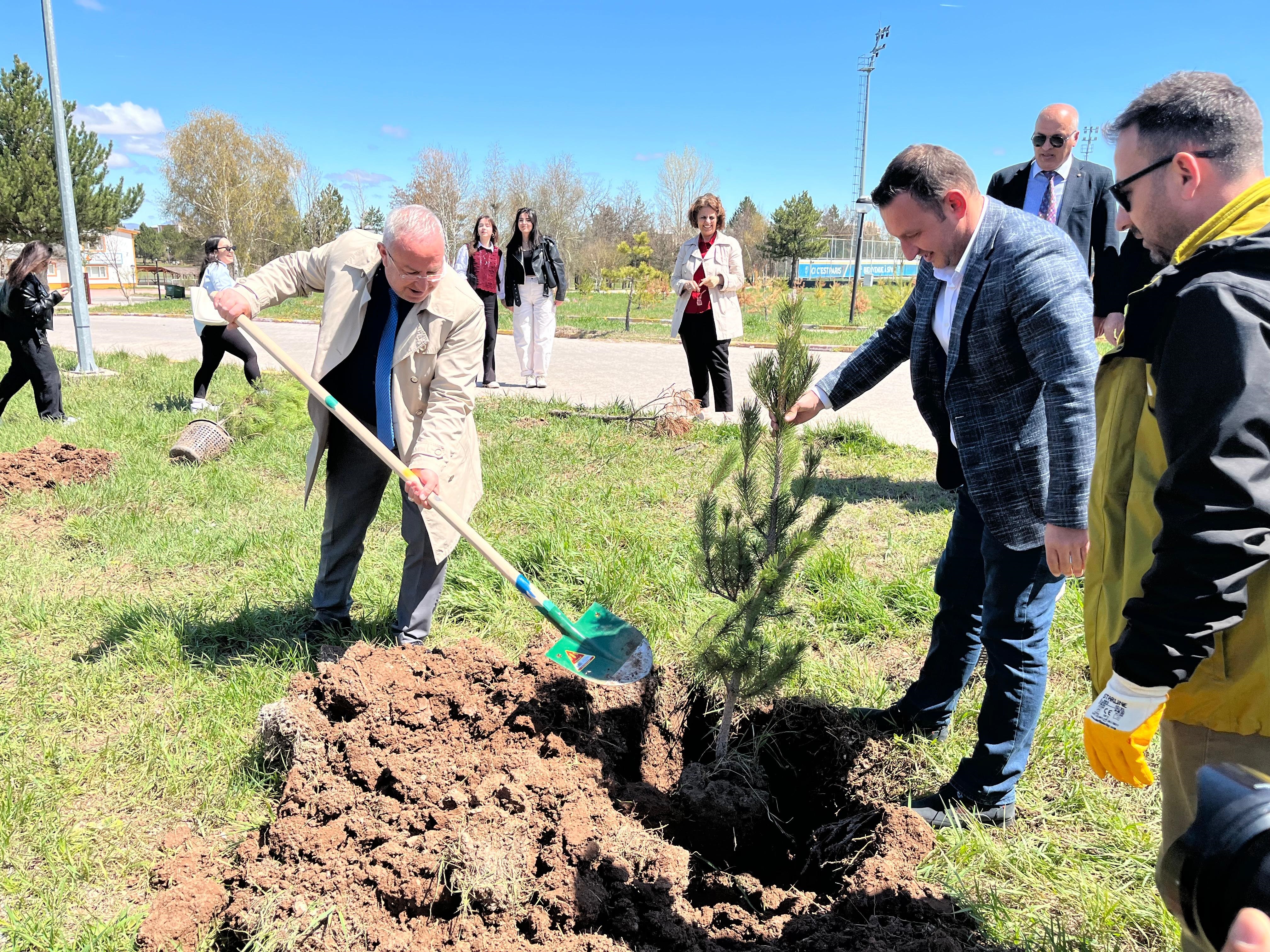 SCÜ Yabancı Diller Yüksekokulu'ndan Anlamlı Etkinlik: Geleceğe Nefes Oldular