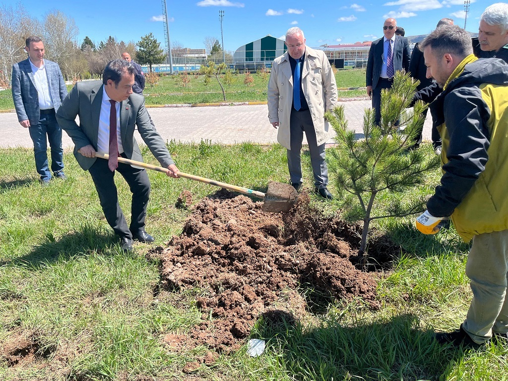 SCÜ Yabancı Diller Yüksekokulu'ndan Anlamlı Etkinlik: Geleceğe Nefes Oldular
