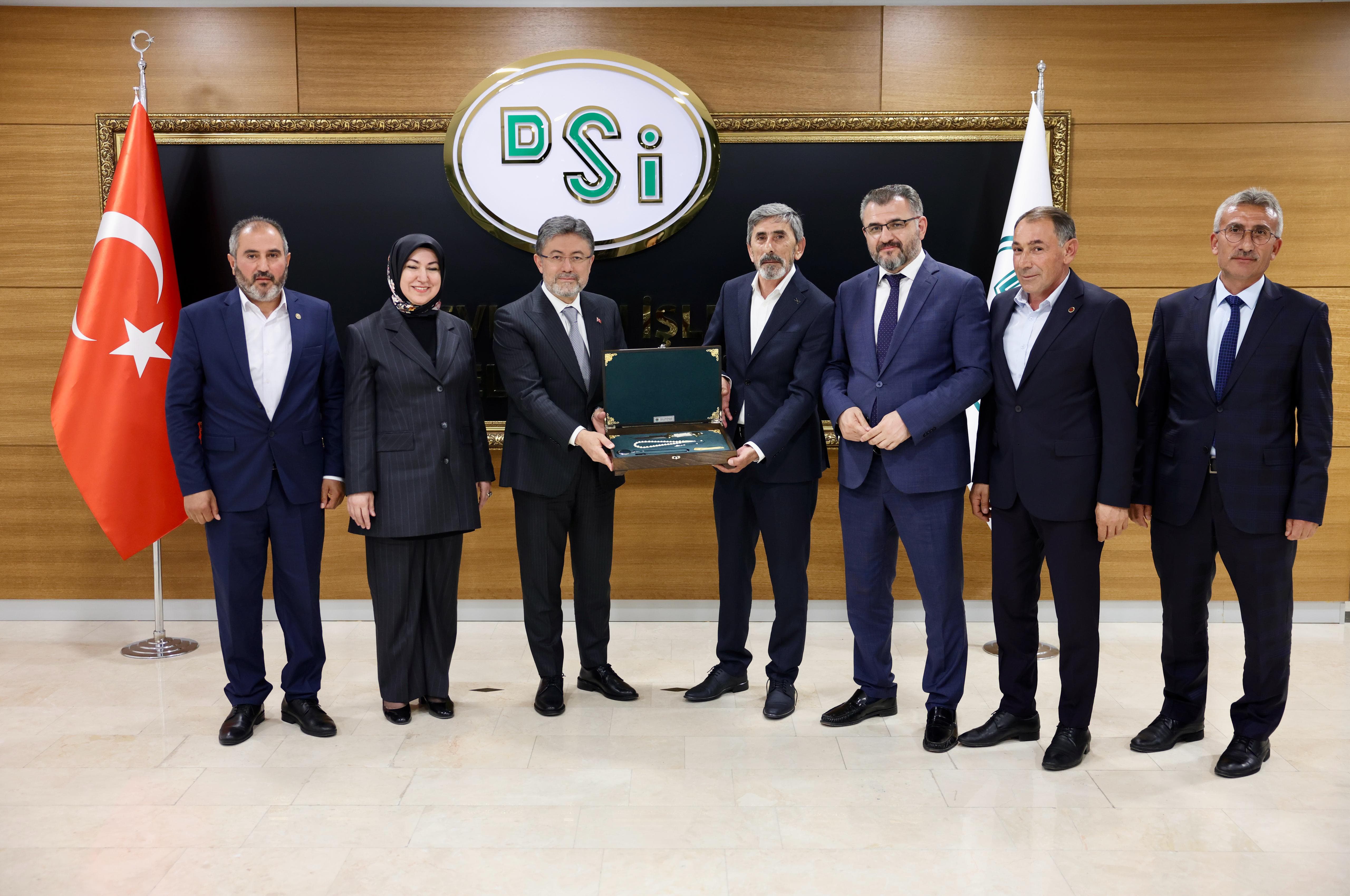 Ak Parti Sivas Milletvekili  Rukiye Toy ve Sivas İl Heyeti Tarım ve Orman Bakanı Sayın İbrahim Yumaklı ile bir araya geldi