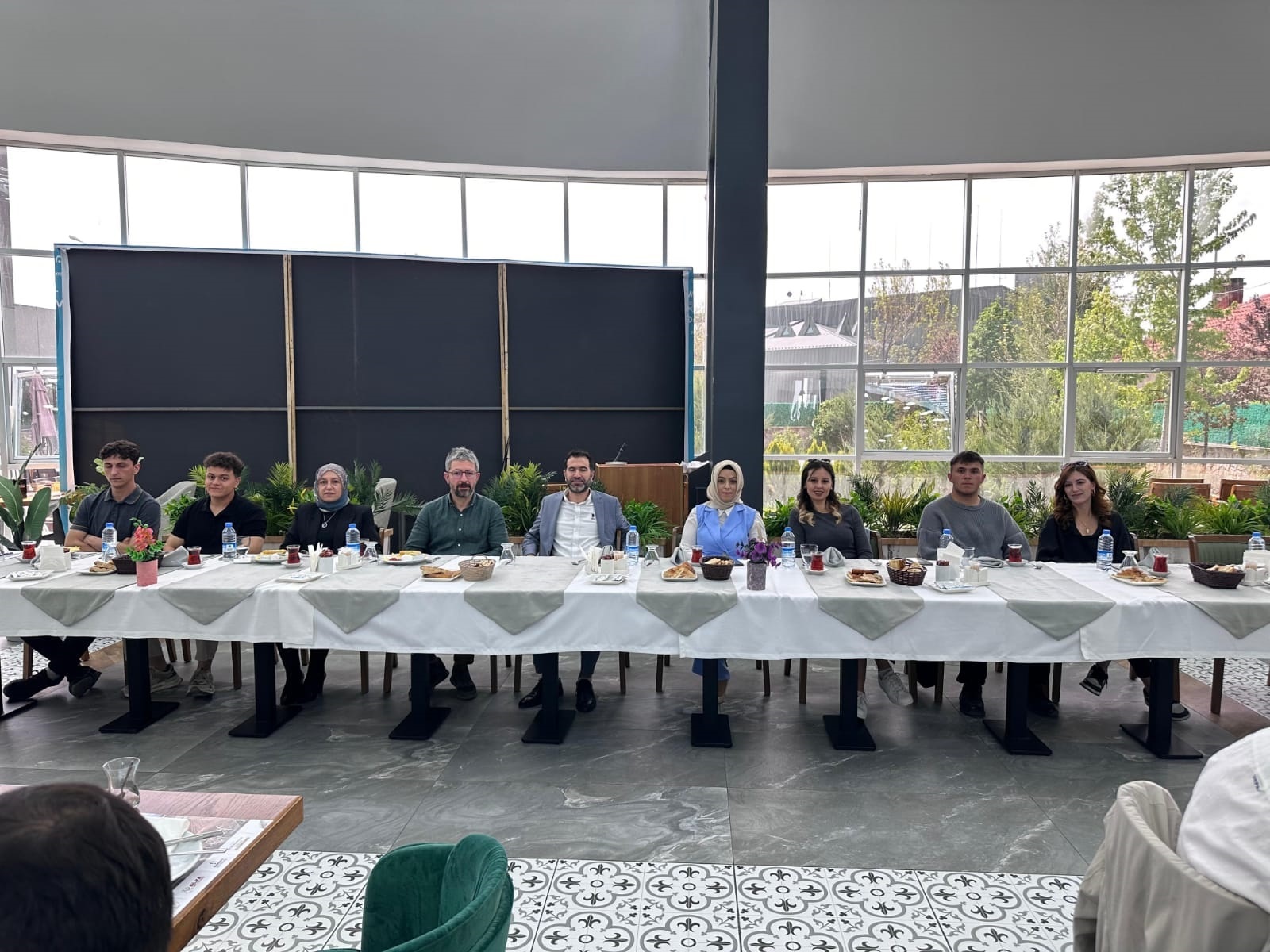 Sivas Eğitim Kültür Derneği kahvaltı programı düzenledi Sivas Eğitim Kültür Derneği kahvaltı programı düzenledi