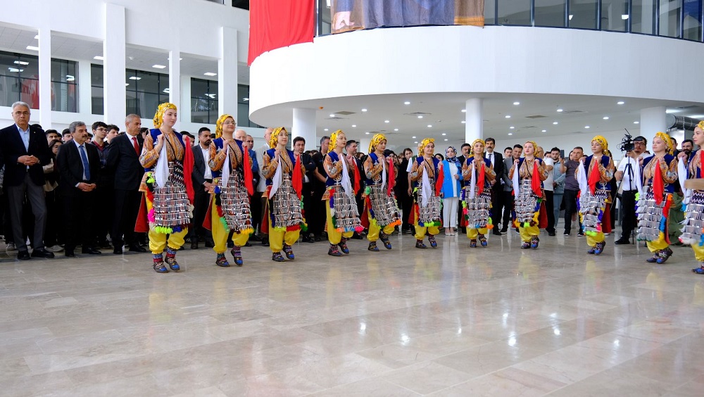 Anadolu Üniversiteler Birliği Tanıtım Fuarı Gerçekleştirildi Anadolu Üniversiteler Birliği Tanıtım Fuarı Gerçekleştirildi