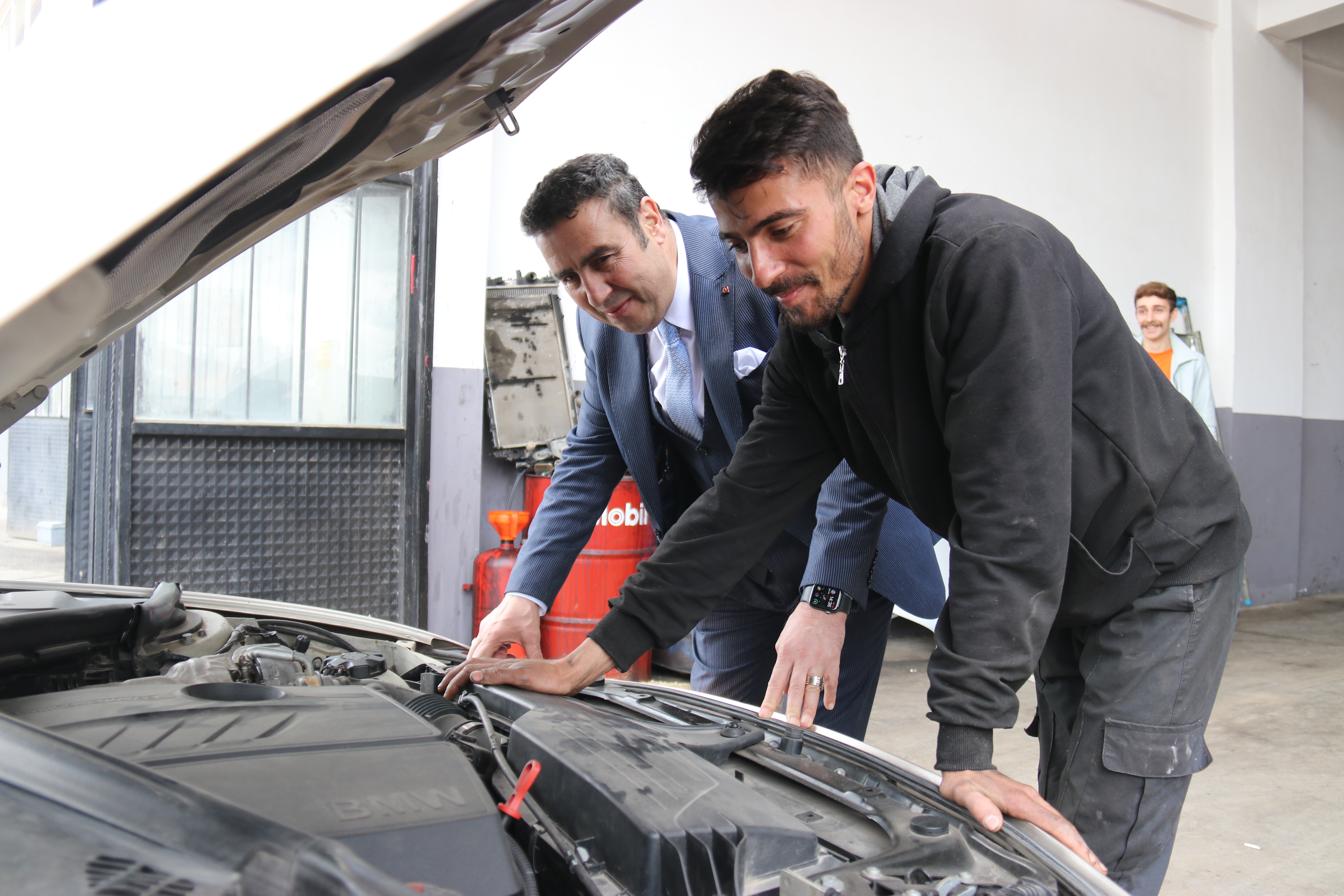 MESLEKLER ÇIRAKLARLA YAŞATILACAK MESLEKLER ÇIRAKLARLA YAŞATILACAK